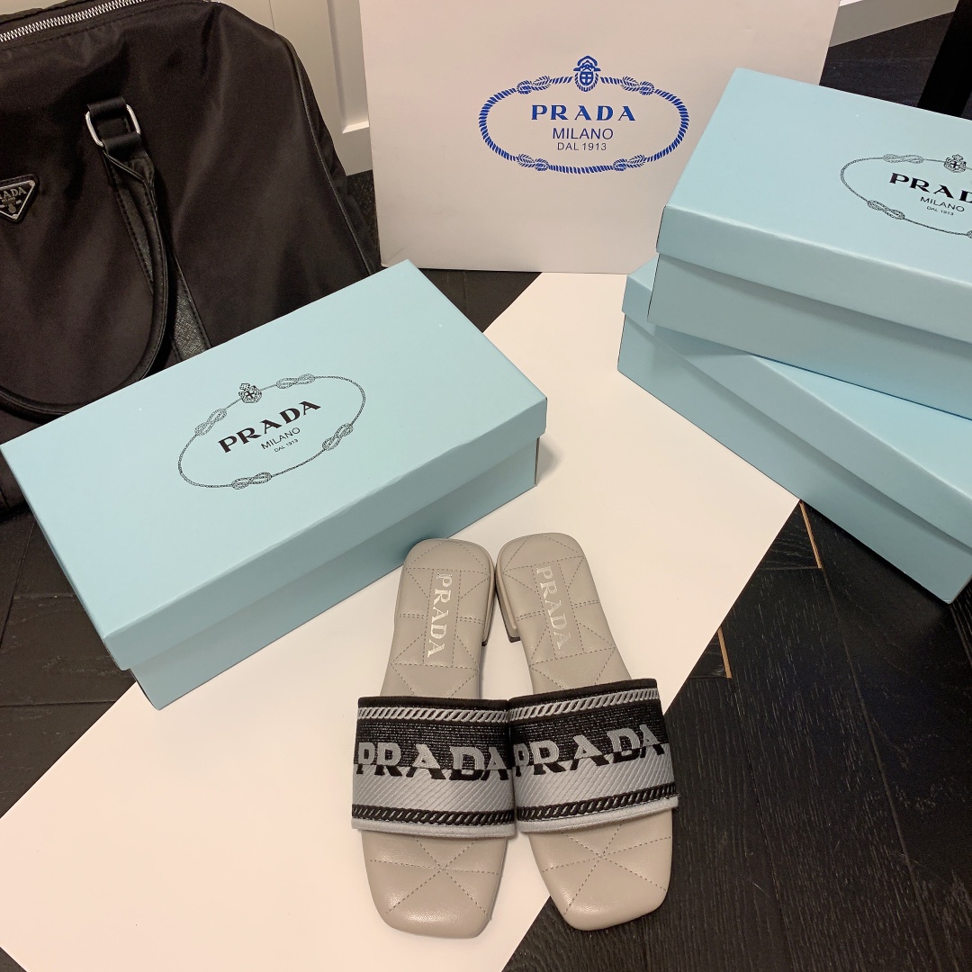 P-A Flat embroidered slippers