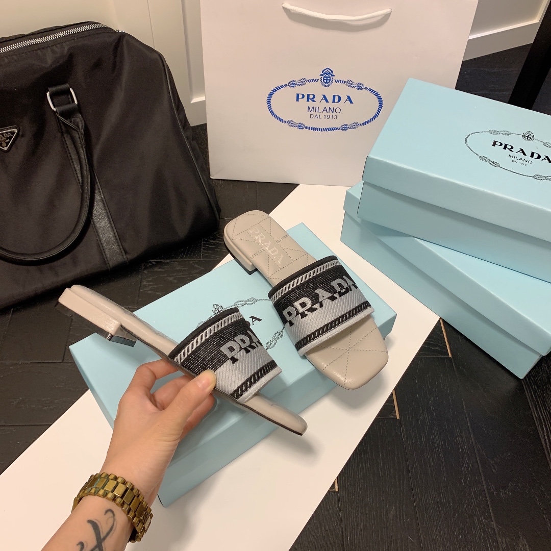 P-A Flat embroidered slippers