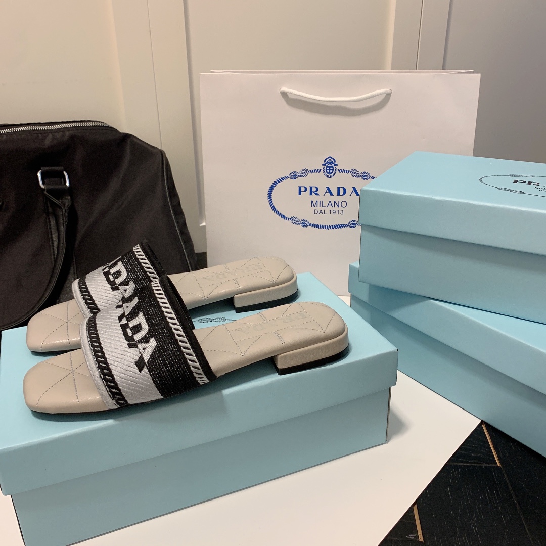 P-A Flat embroidered slippers