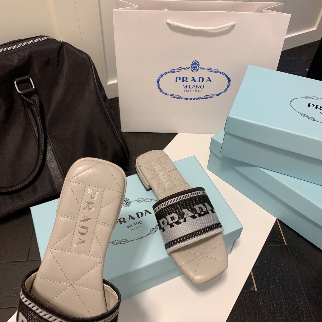 P-A Flat embroidered slippers