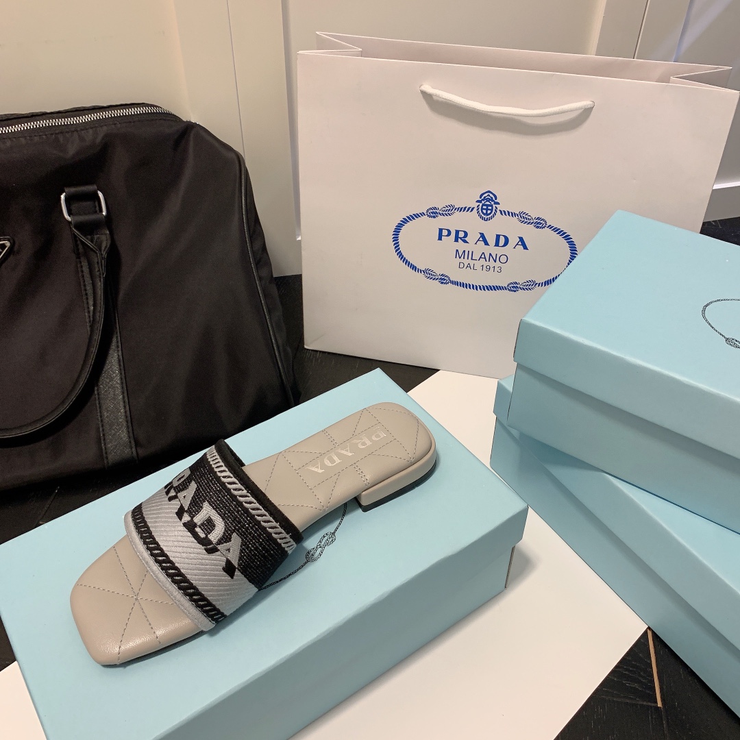 P-A Flat embroidered slippers