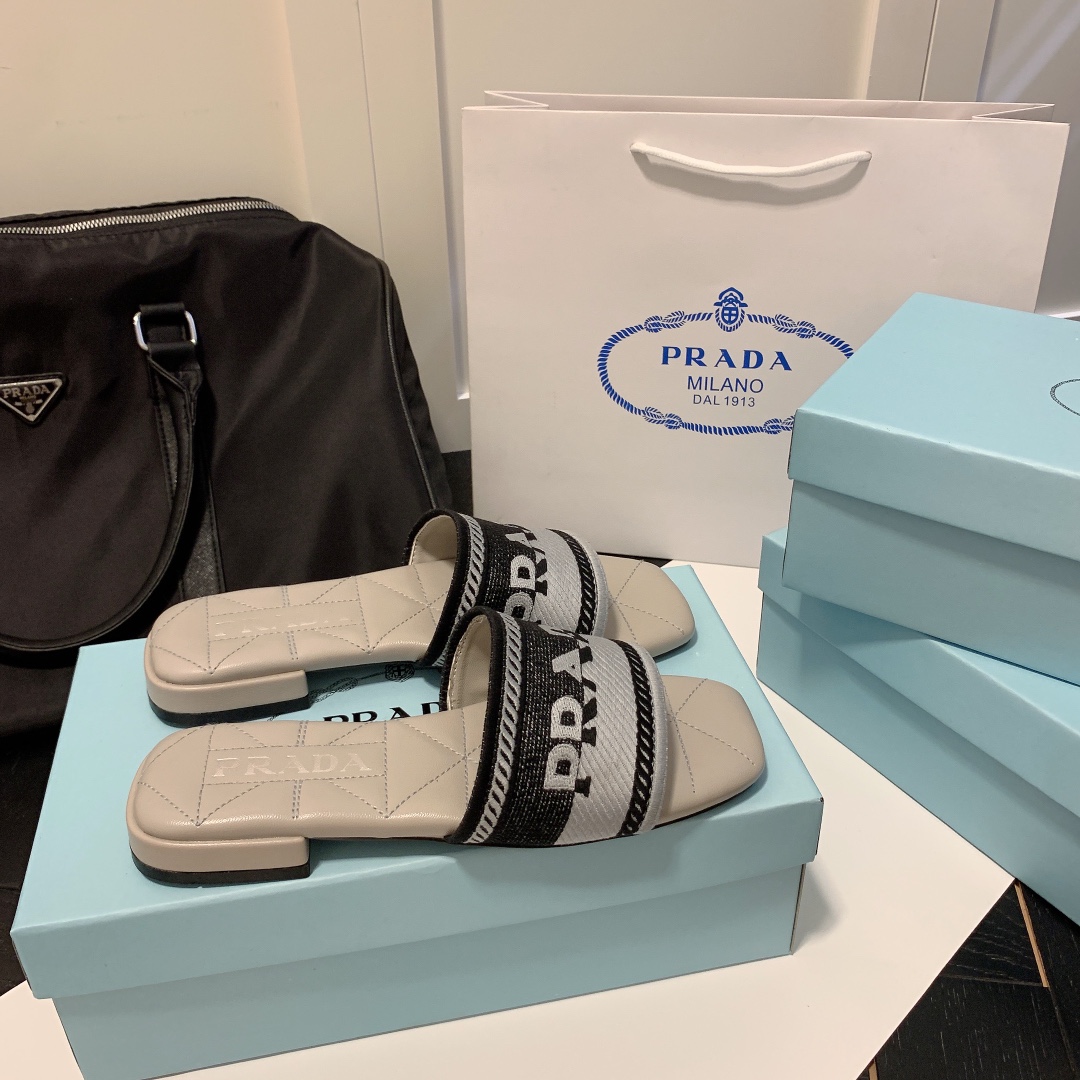 P-A Flat embroidered slippers