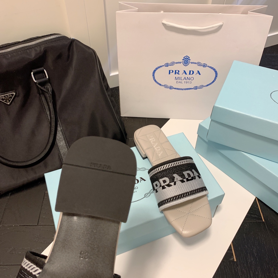 P-A Flat embroidered slippers