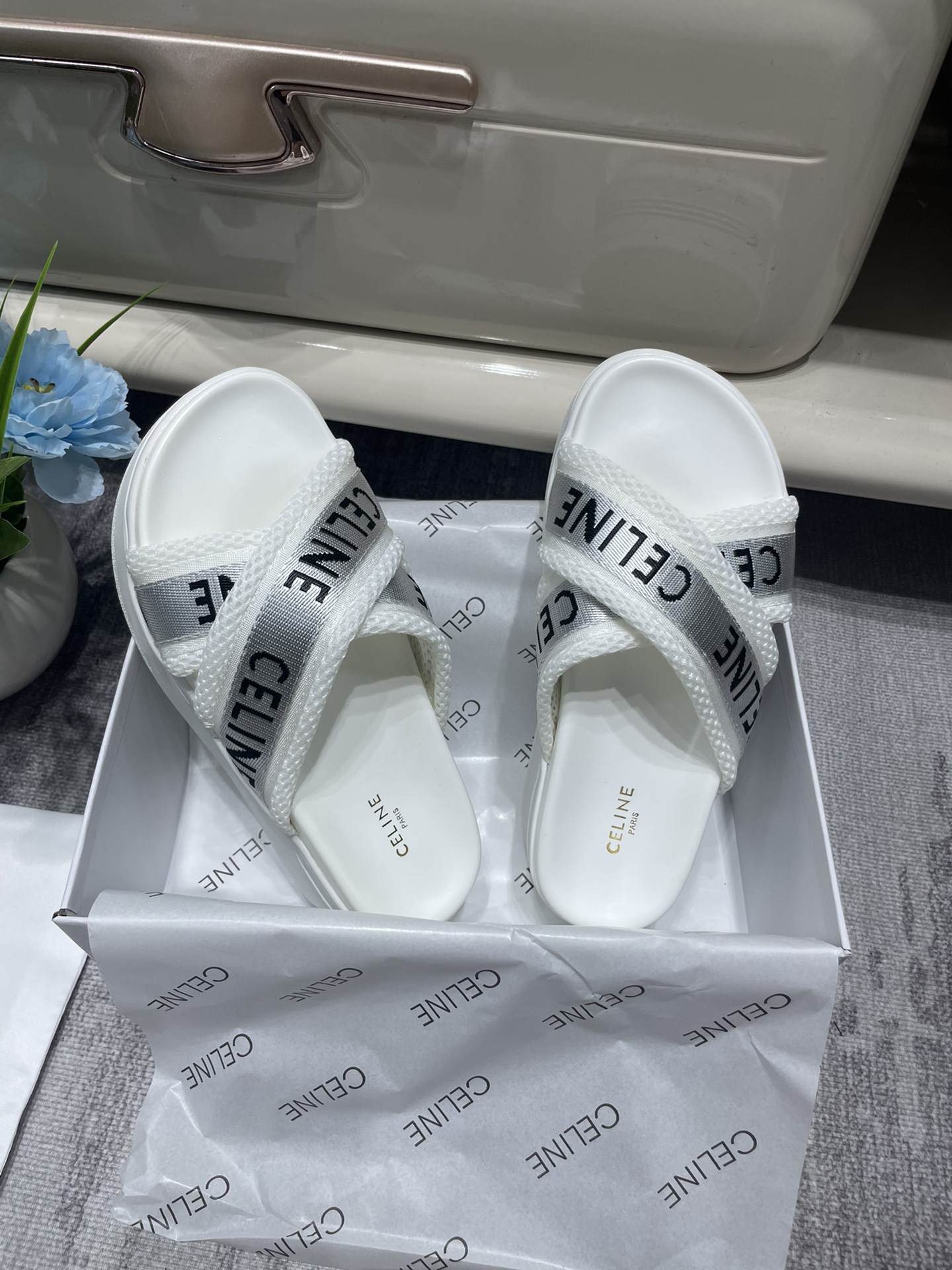 C-E Heavy-soled letter drag