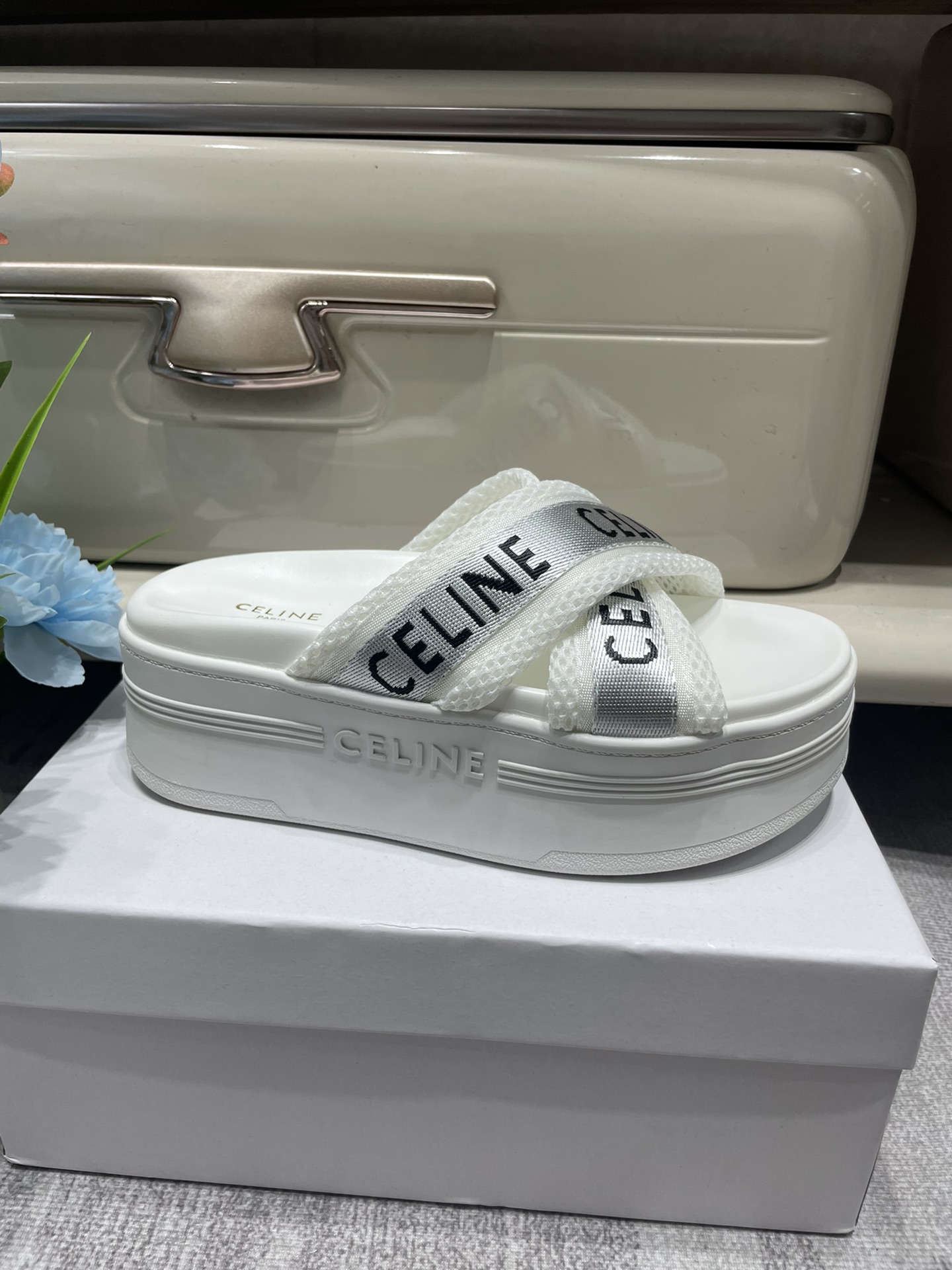 C-E Heavy-soled letter drag