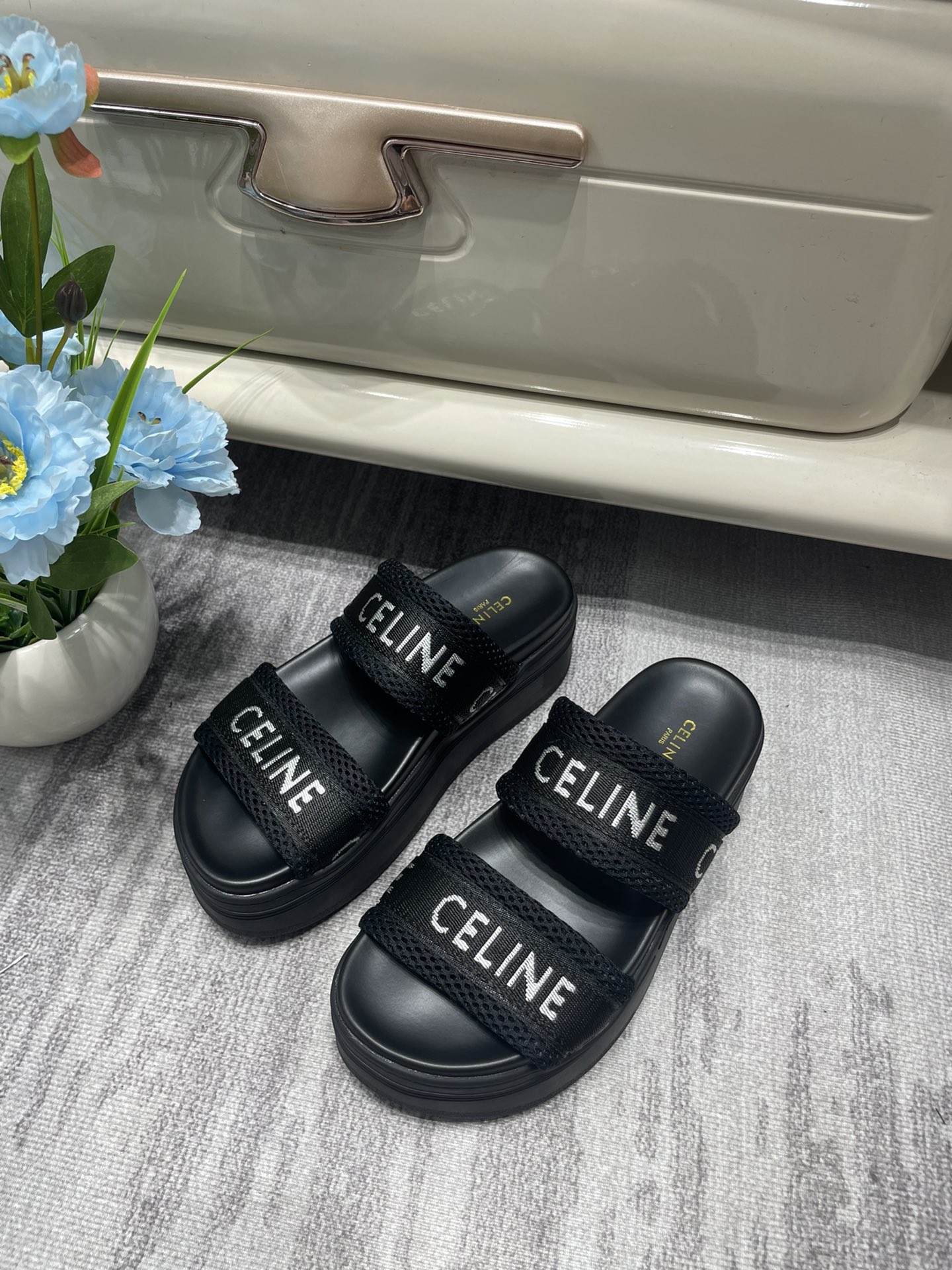 C-E Heavy-soled letter drag