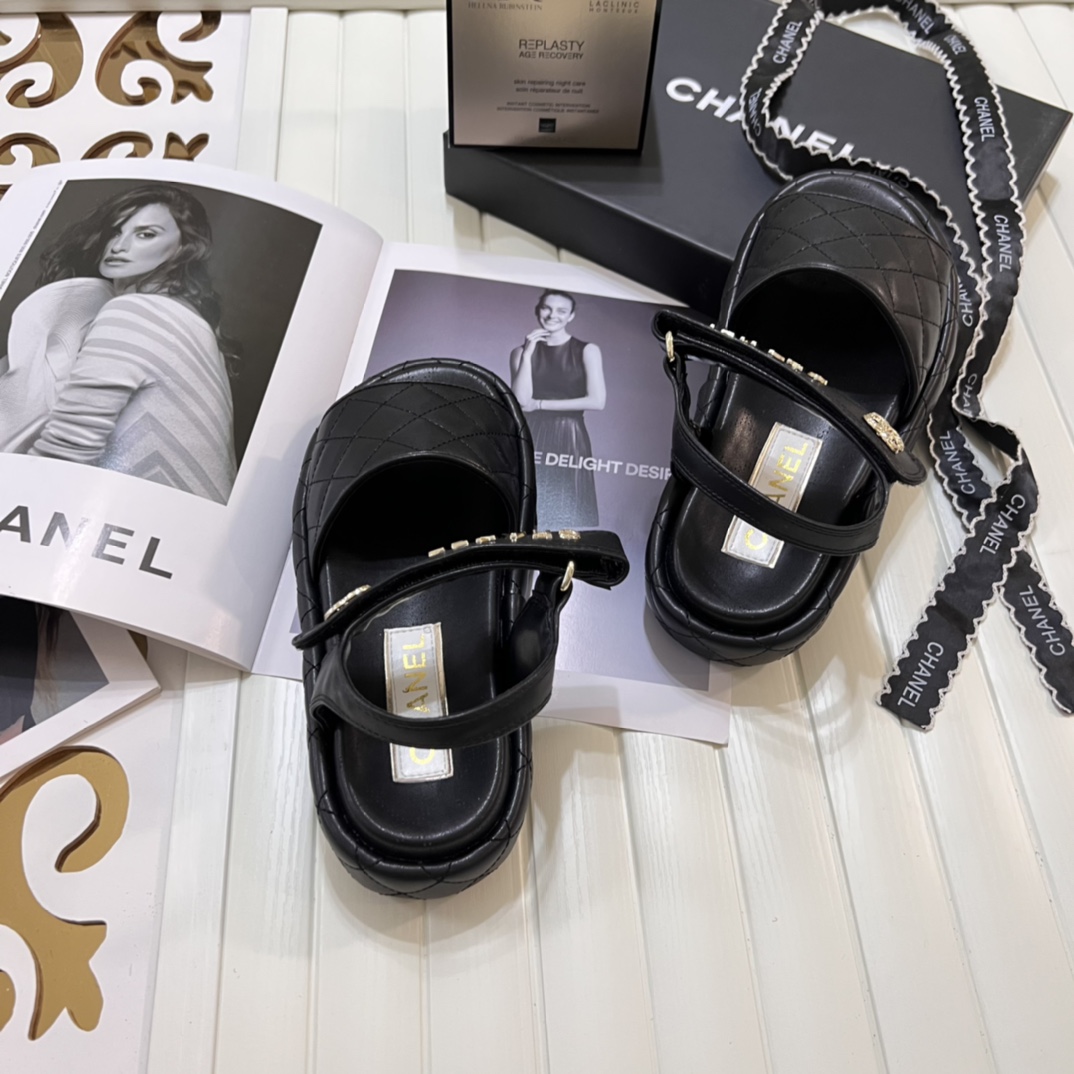 G-G Embroidered platform slippers/sandals