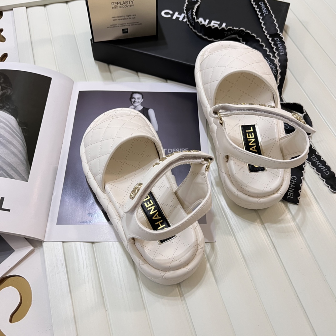 G-G Embroidered platform slippers/sandals