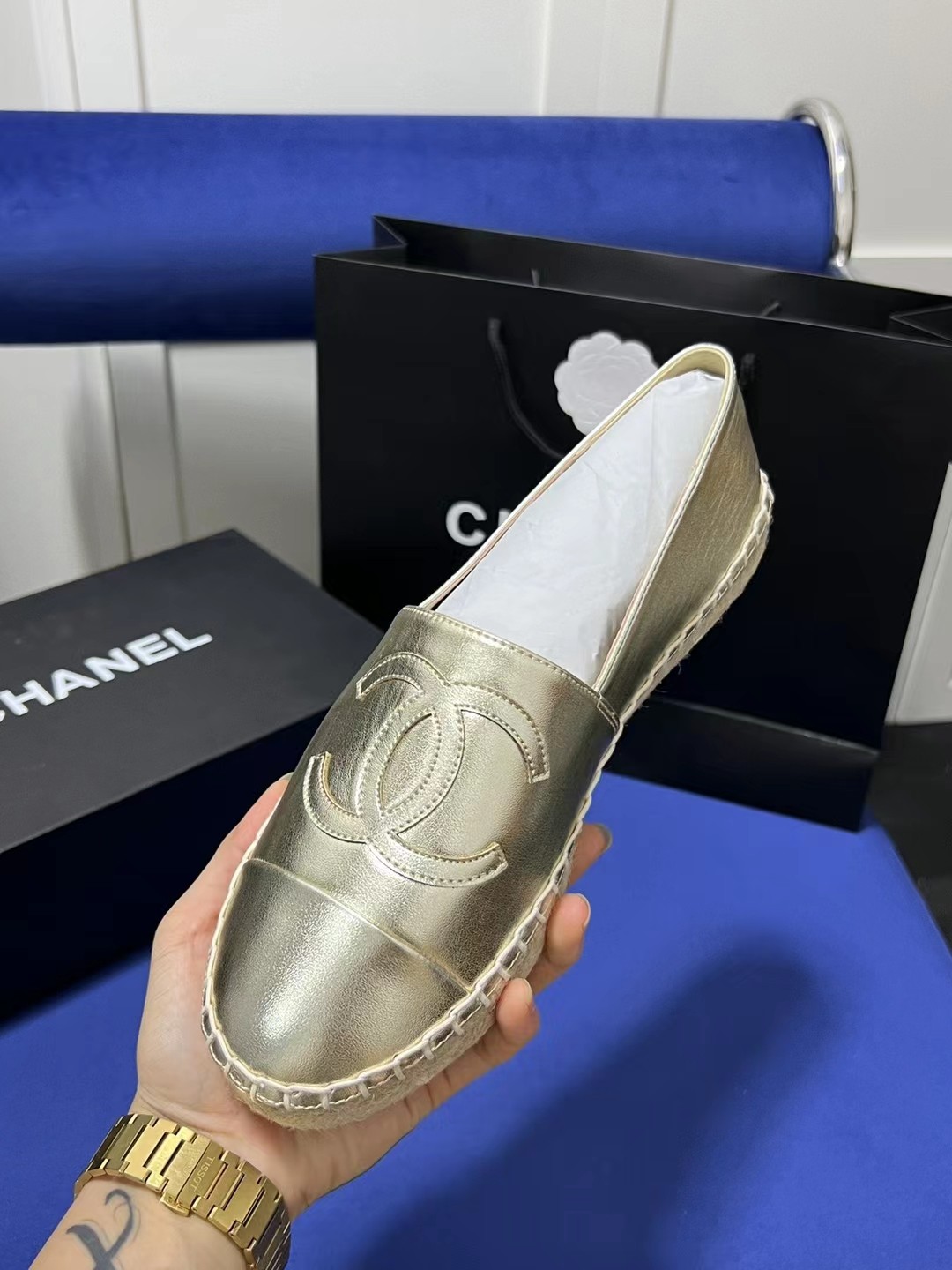 C-L Fisherman flat shoes