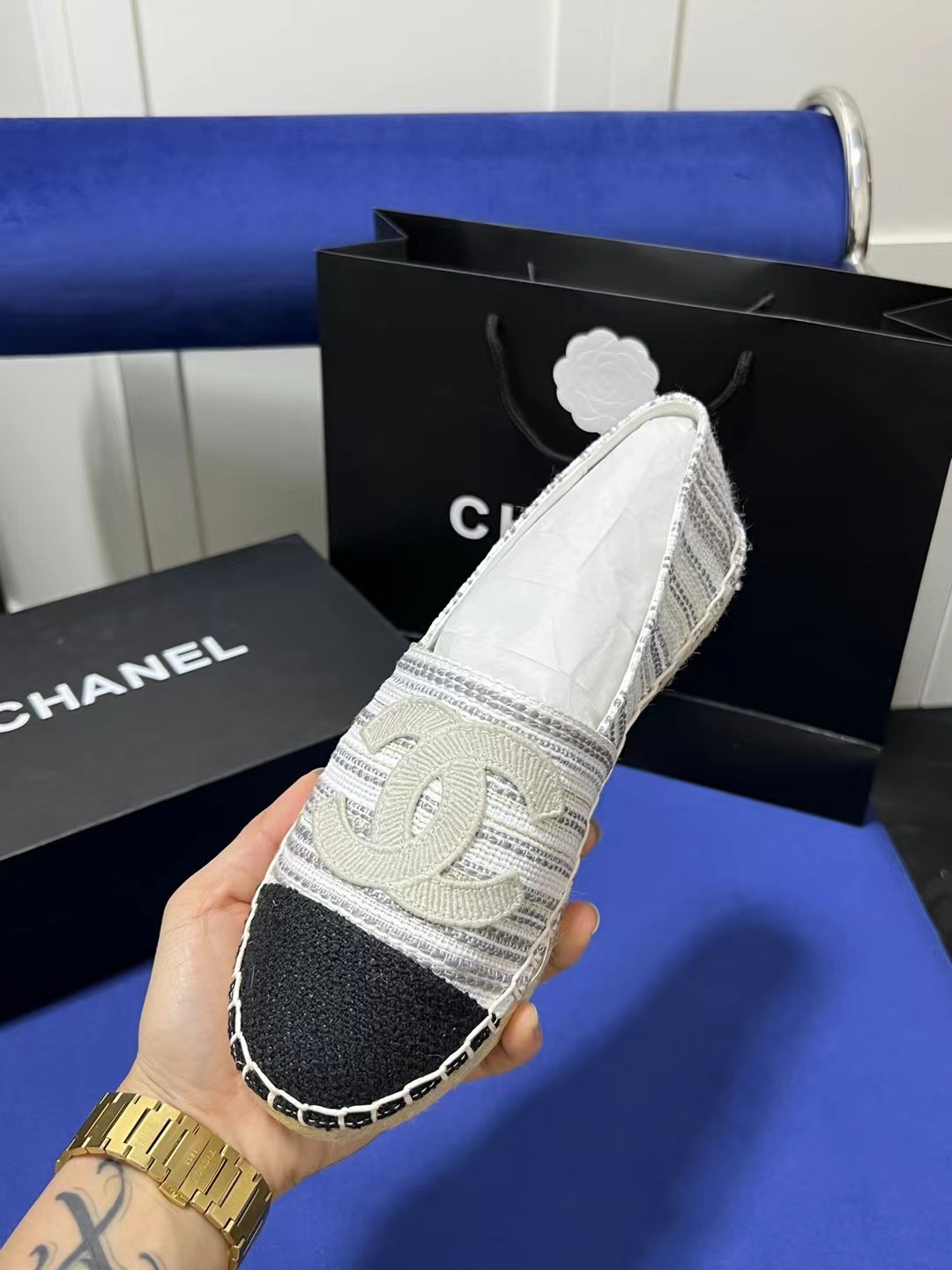 C-L Fisherman flat shoes