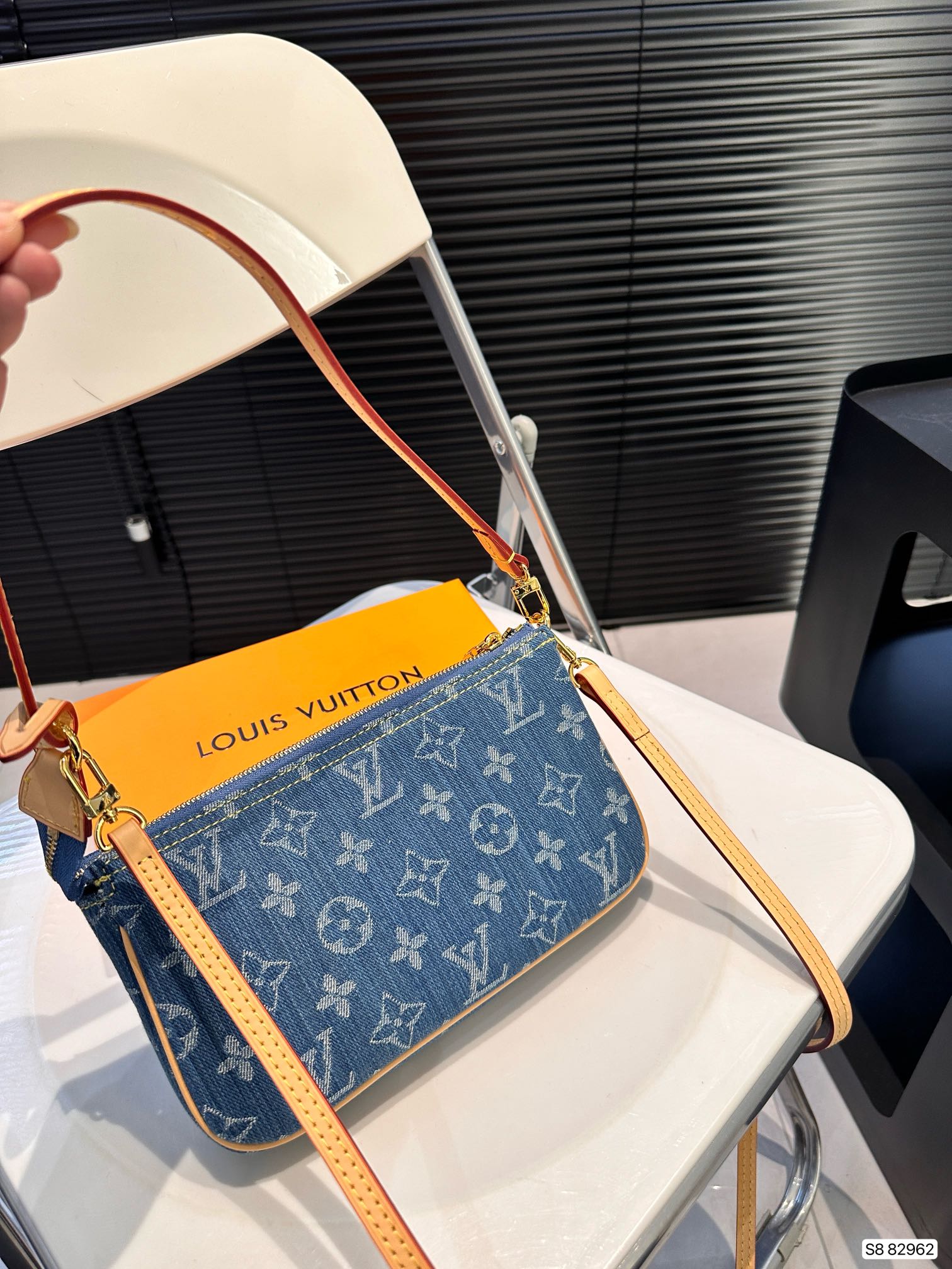 L-V Mini retro reading small messenger bag