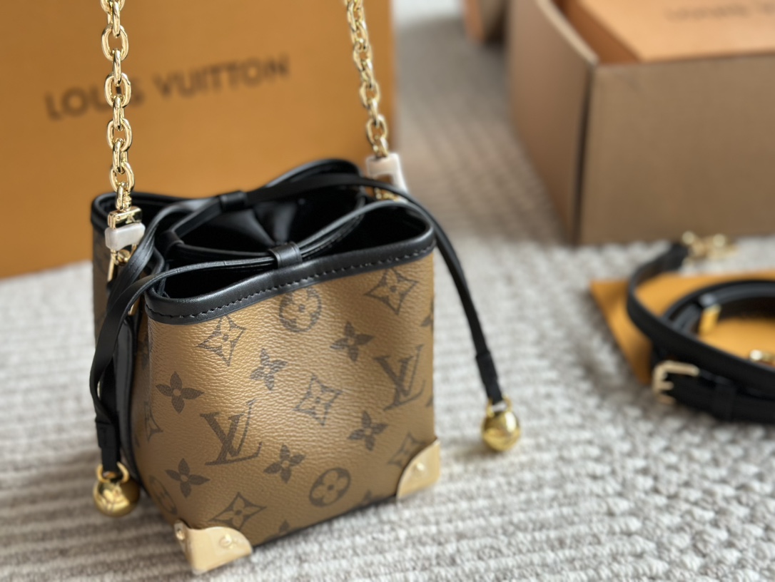 L-V Noe purse steamed dumplings Jr. is really cute.