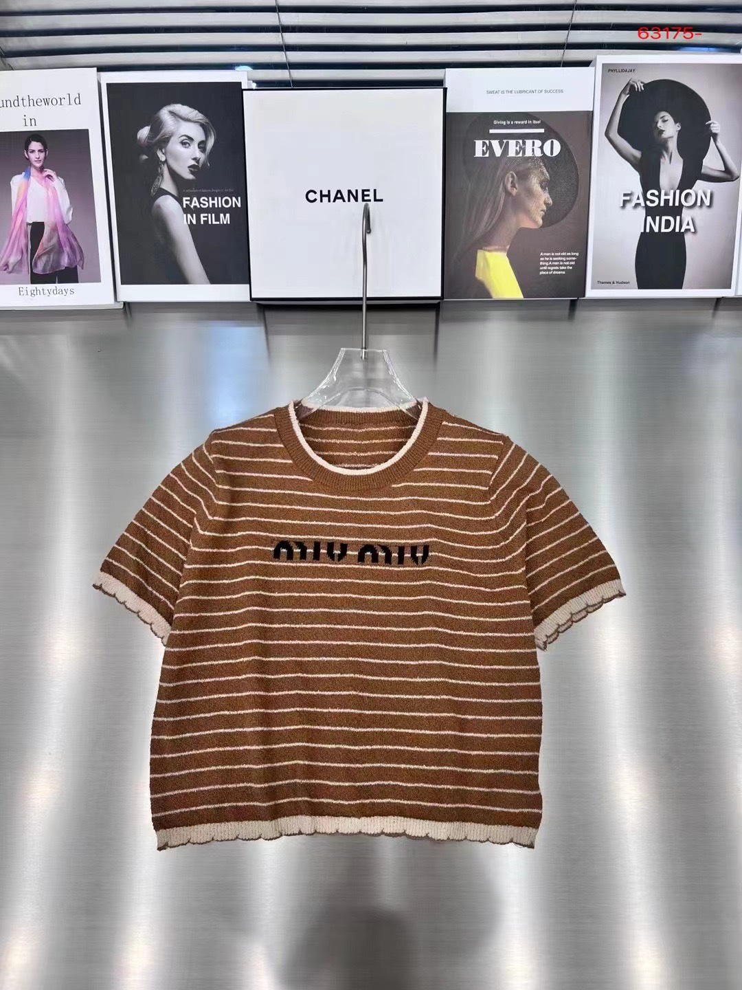 MIU Contrasting striped letter round neck vest