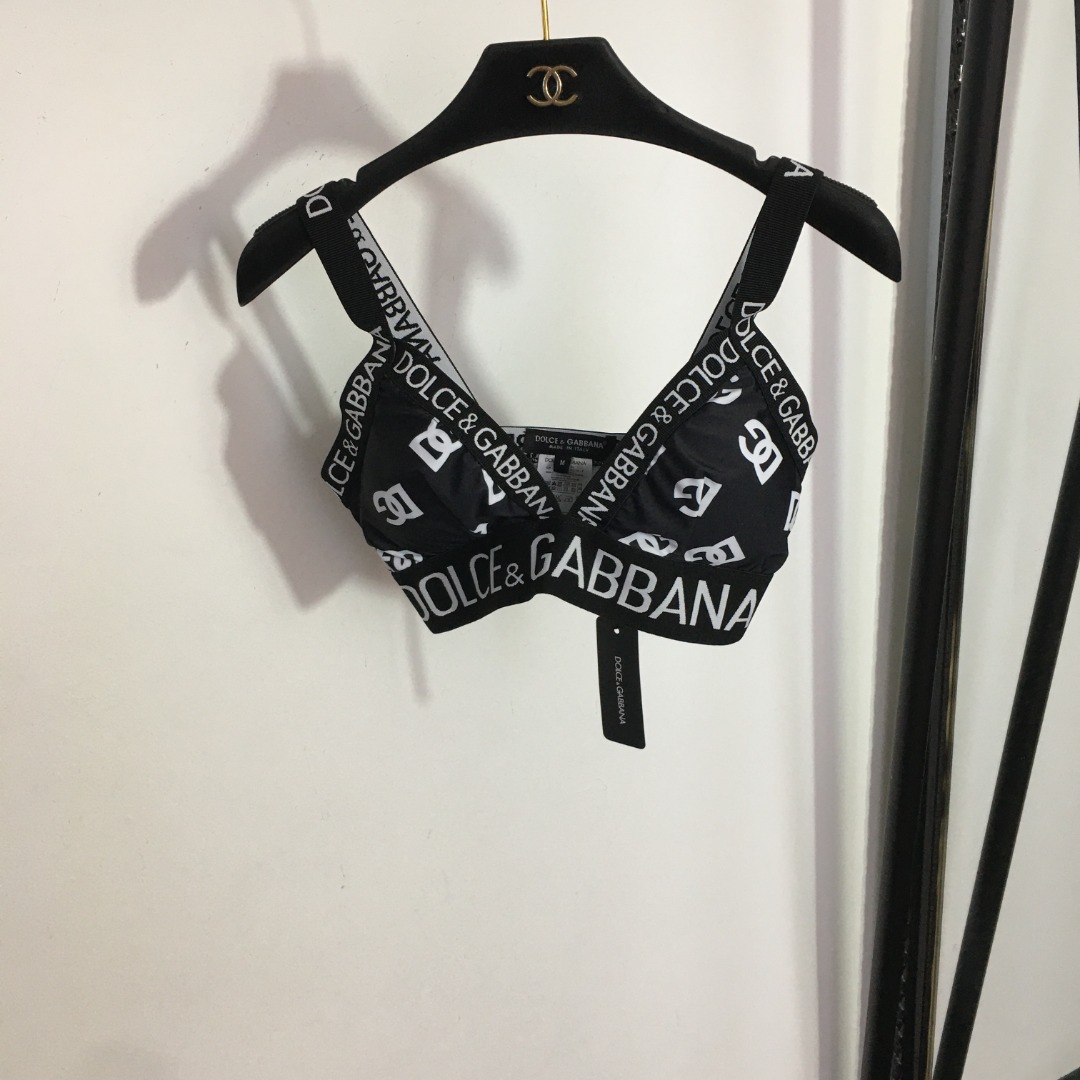 D-G New yoga suit, letter printed vest (with chest pad)+elastic slim leggings.