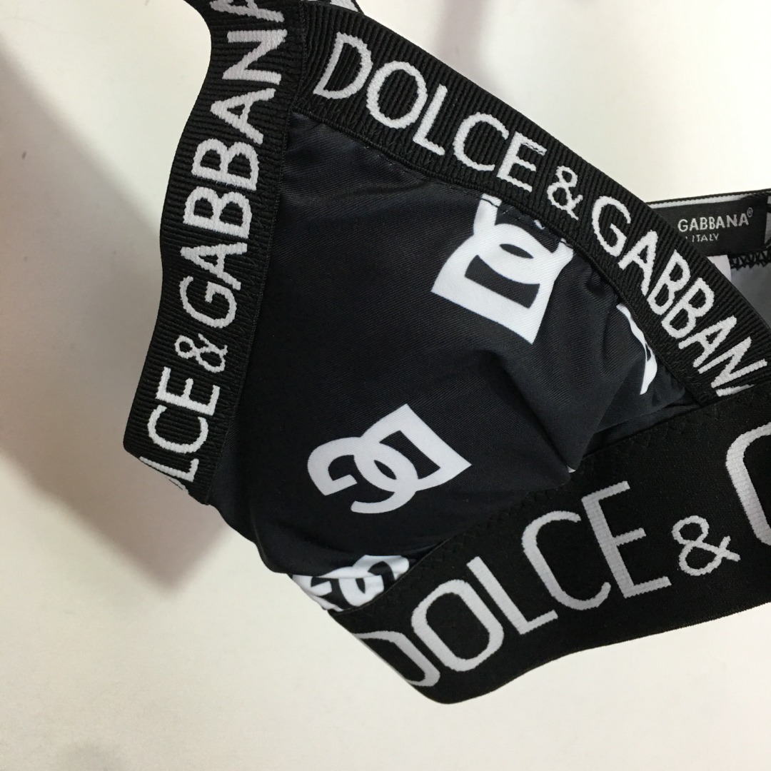 D-G New yoga suit, letter printed vest (with chest pad)+elastic slim leggings.