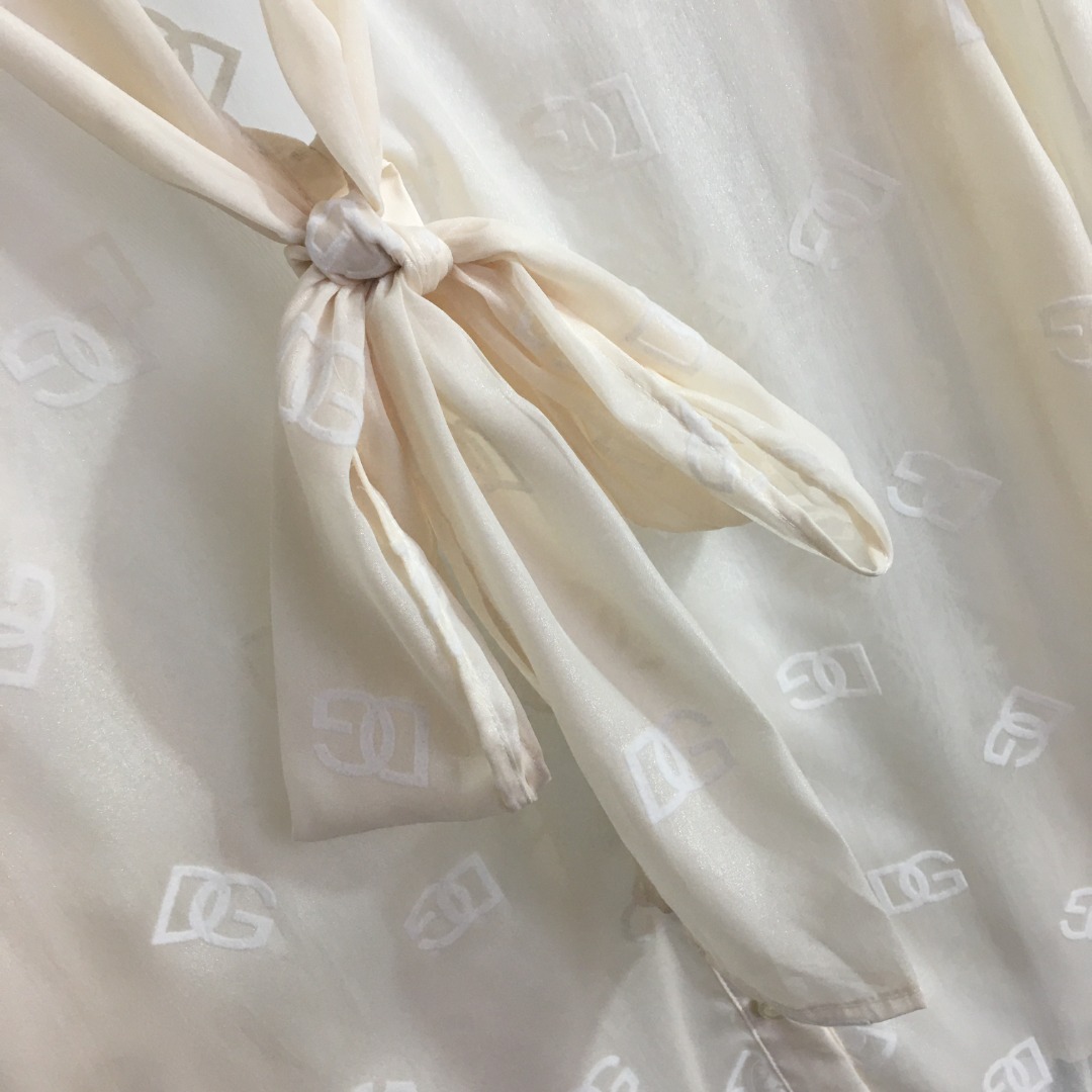 D-G Temperament bow collar flocking letters perspective sunscreen long sleeve shirt,