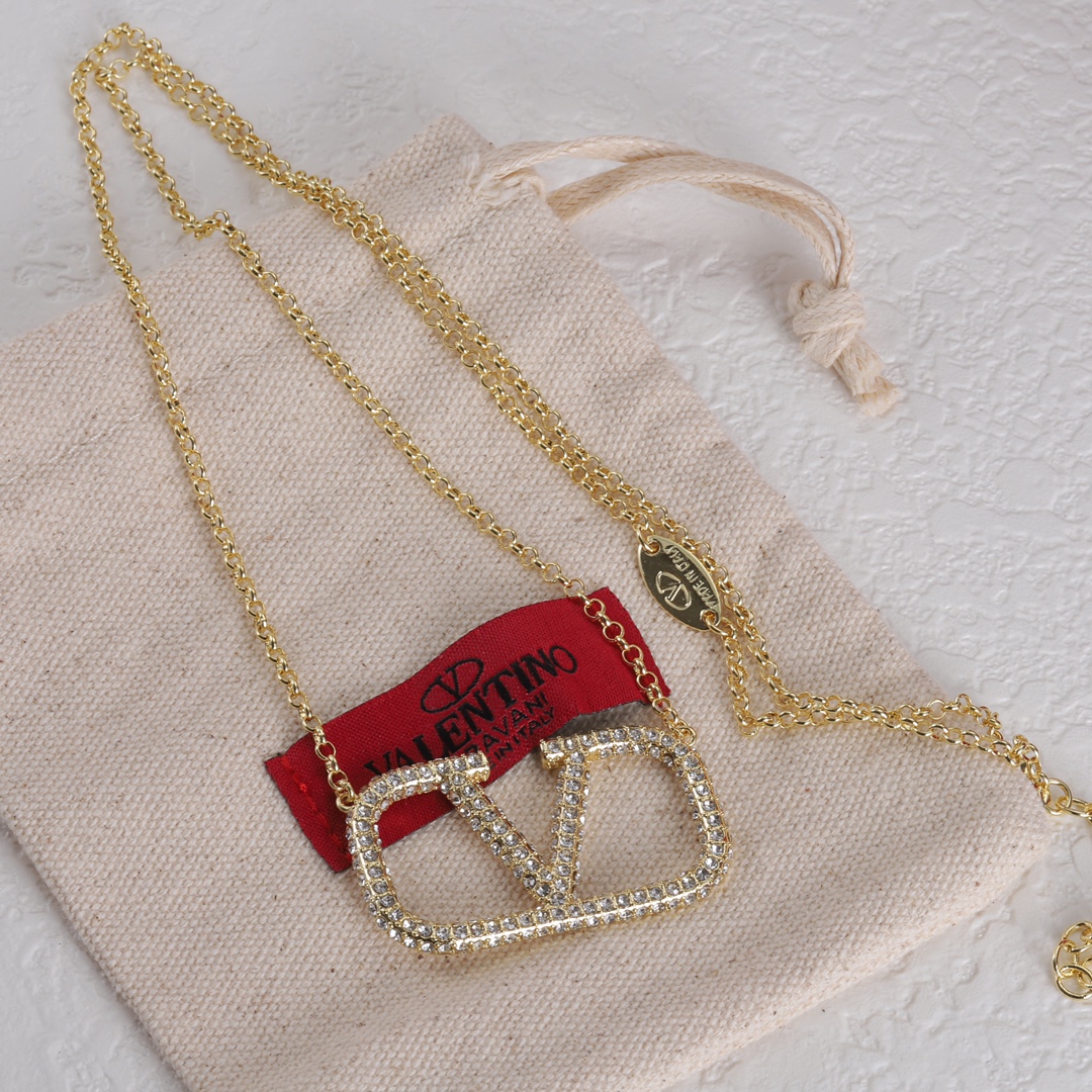 V-NO New necklace
