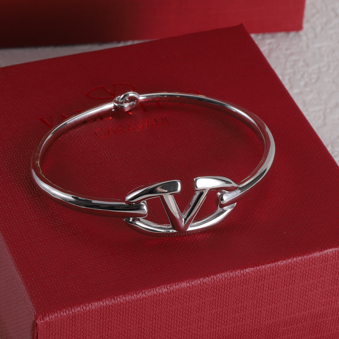 V-NO New bracelet