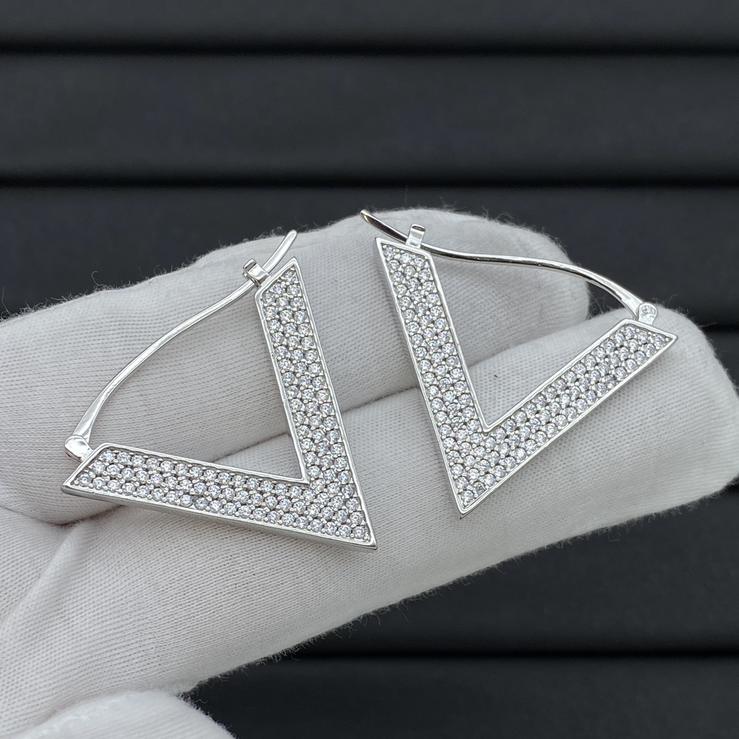 V-NO New earrings
