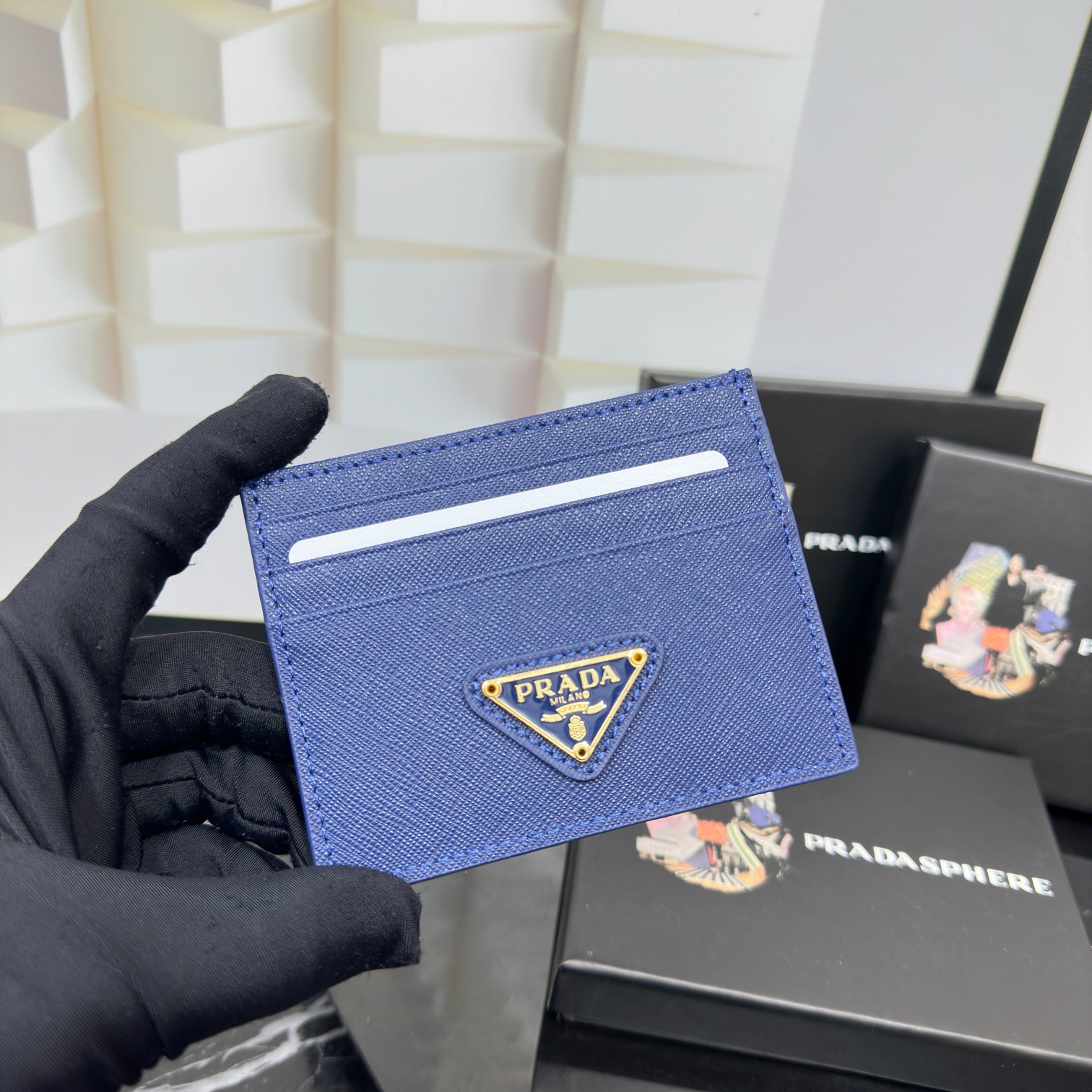 P-A Explosive leather card bag