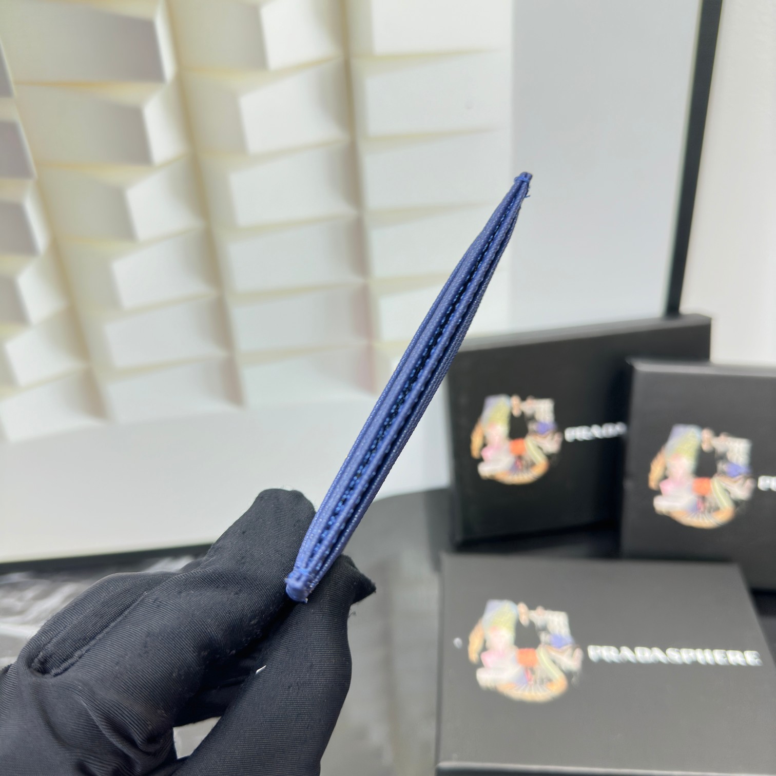 P-A Explosive leather card bag