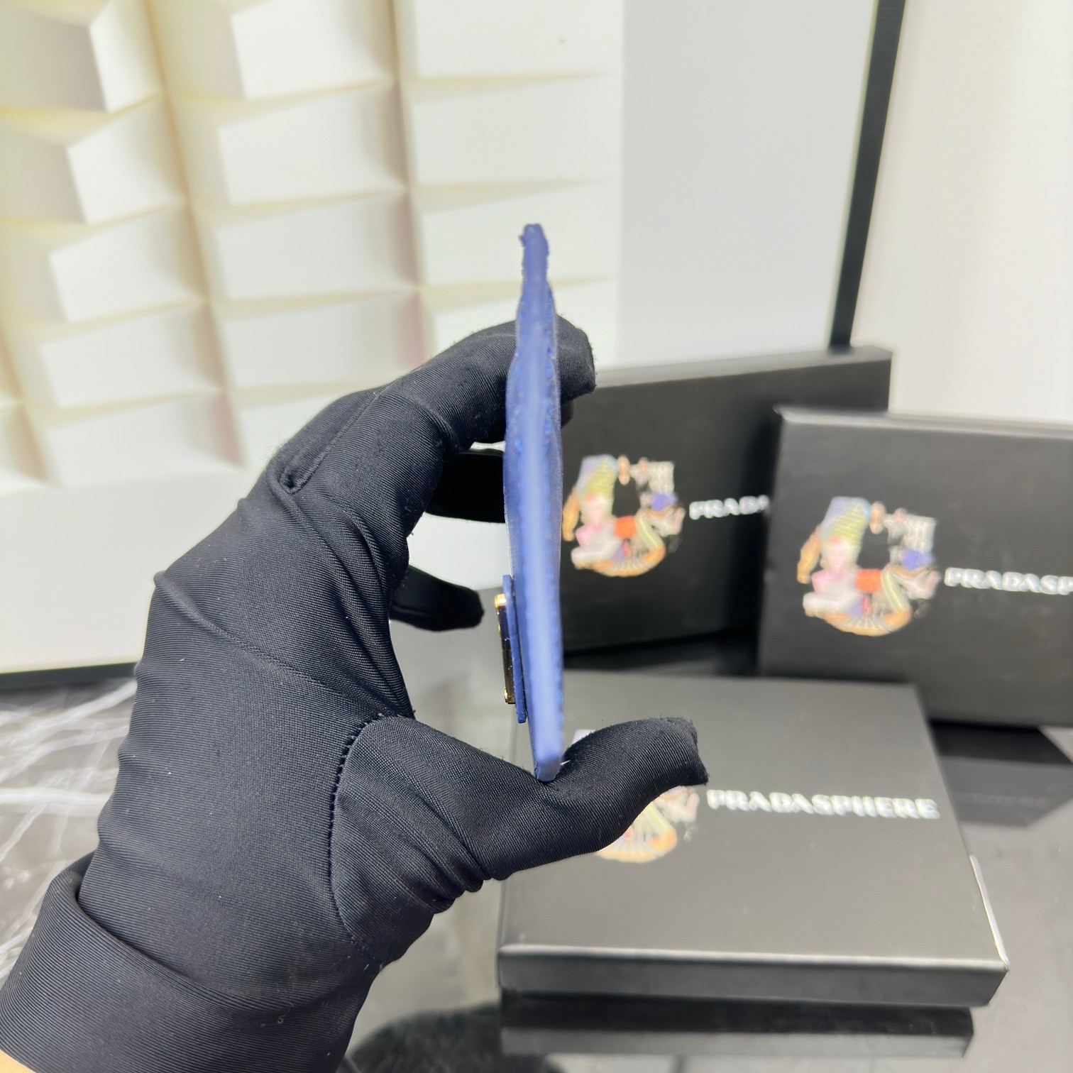 P-A Explosive leather card bag