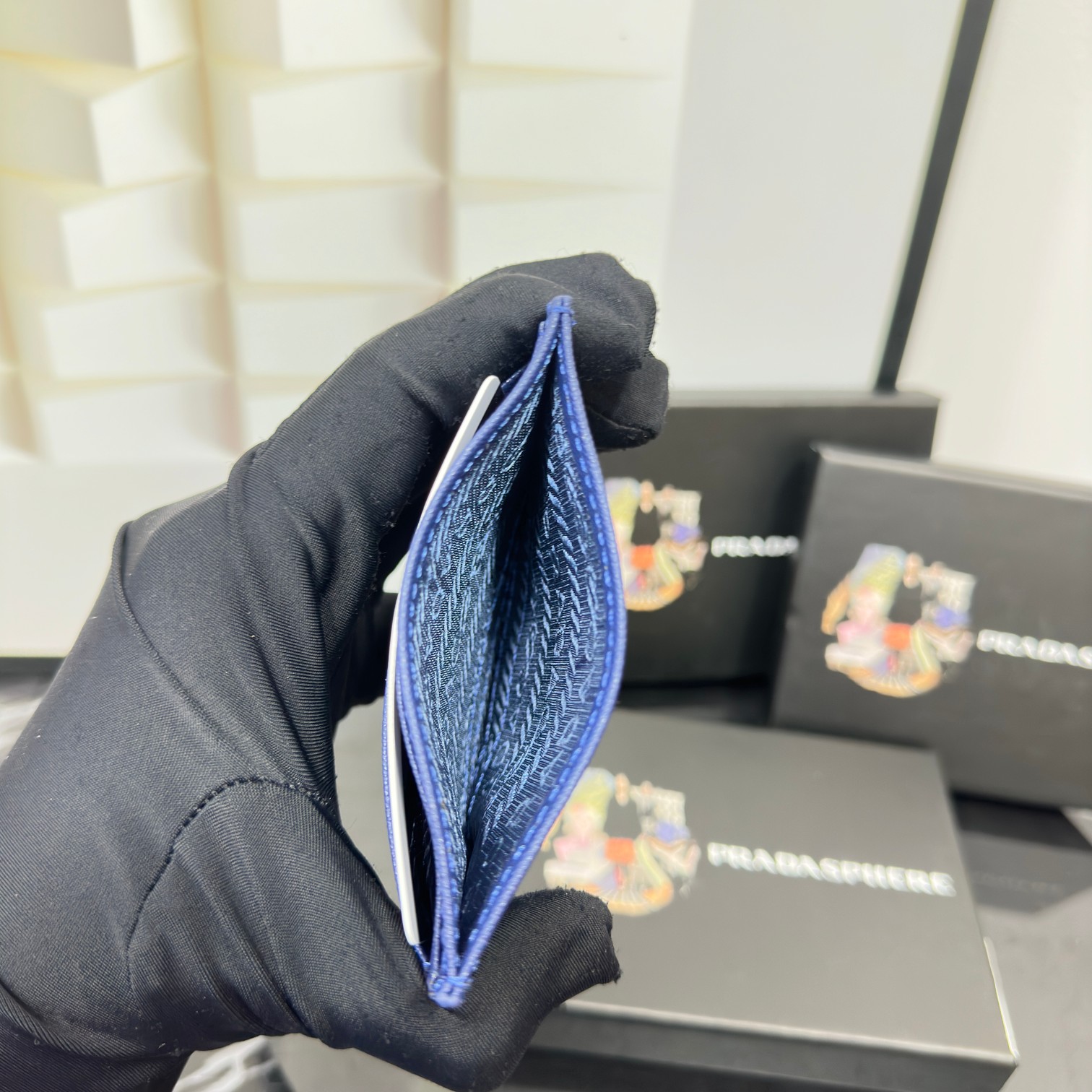 P-A Explosive leather card bag