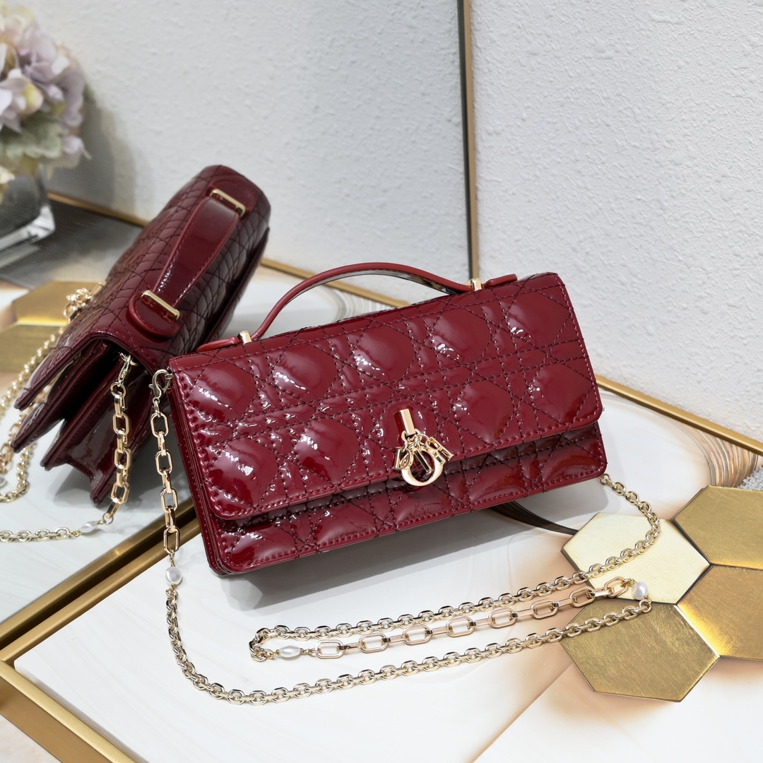 D-R Patent leather lady pearl clutch bag