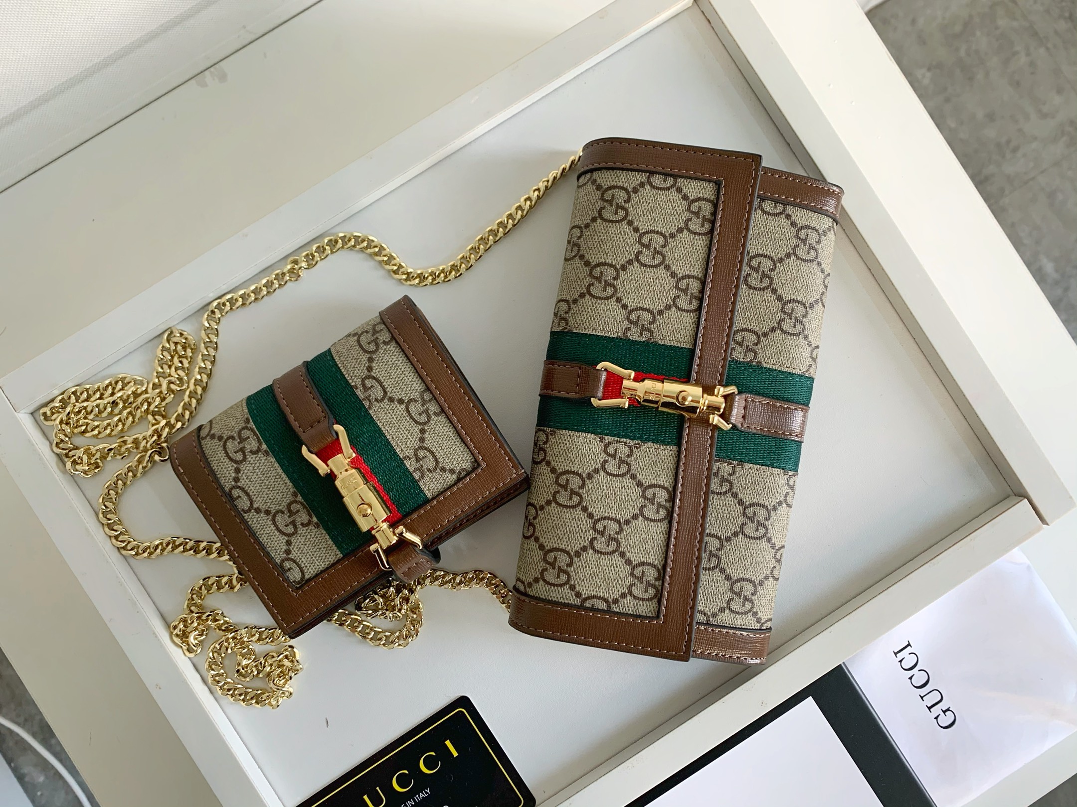 G-G Jackie1961 series chain bag adopts GG Supreme advanced artificial canvas.