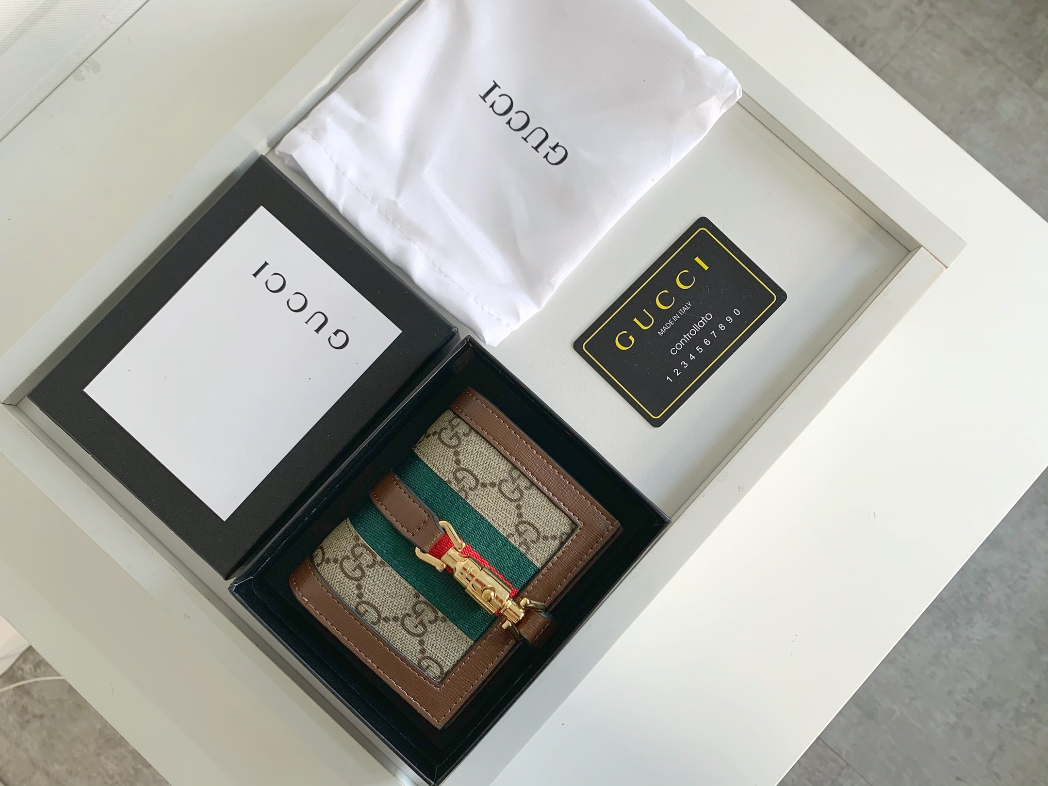 G-G Jackie1961 series chain bag adopts GG Supreme advanced artificial canvas.