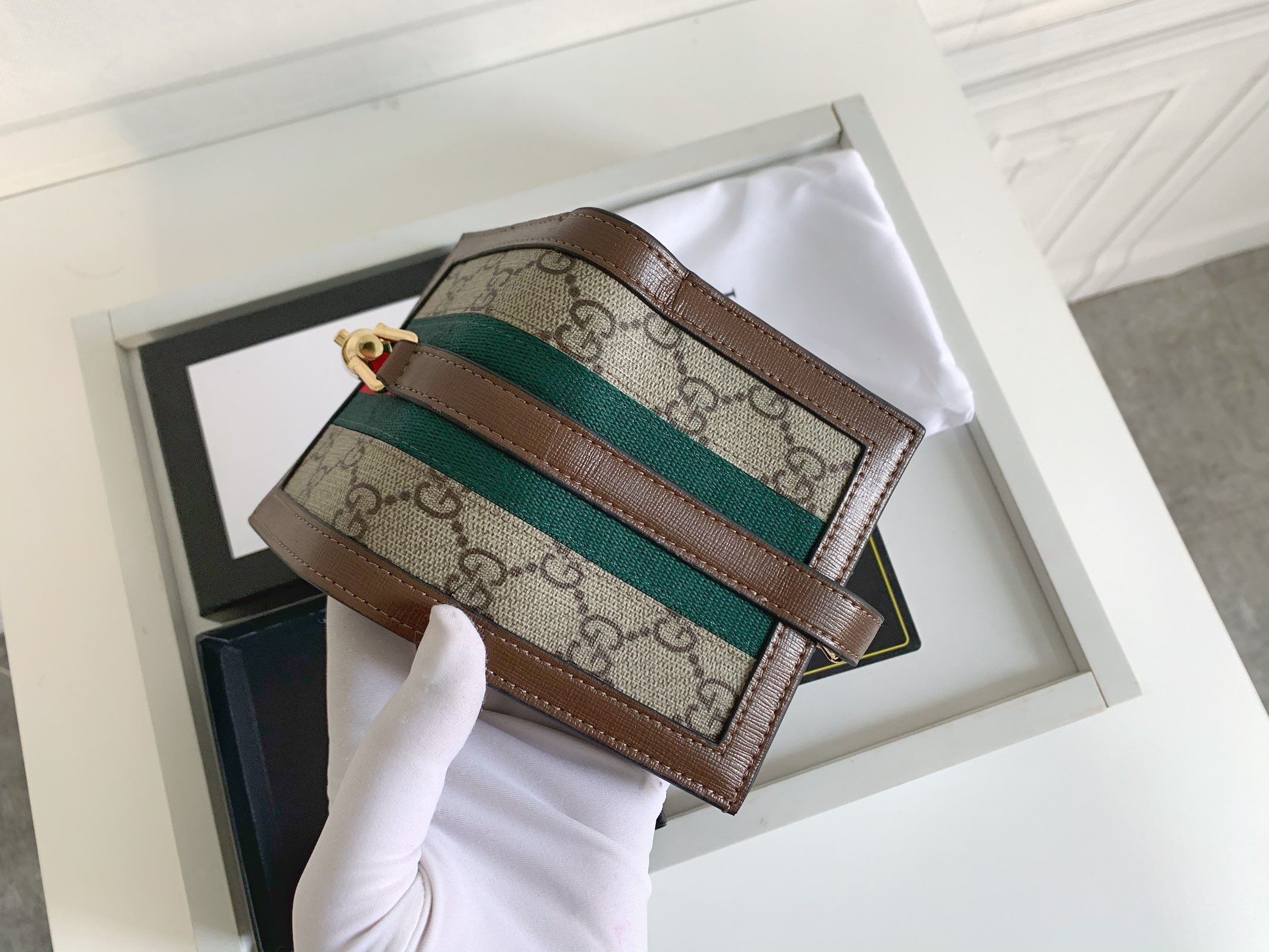 G-G Jackie1961 series chain bag adopts GG Supreme advanced artificial canvas.