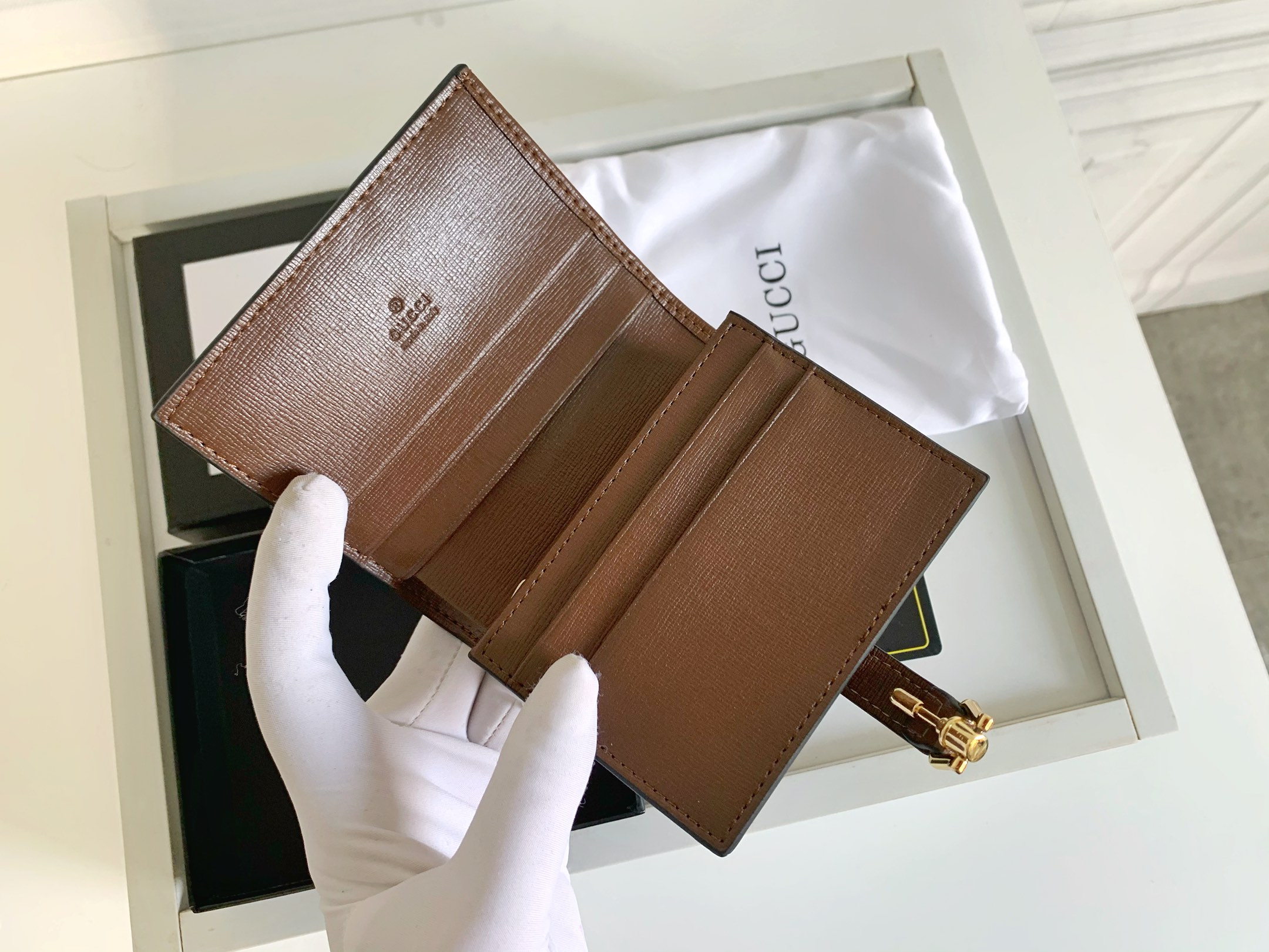 G-G Jackie1961 series chain bag adopts GG Supreme advanced artificial canvas.