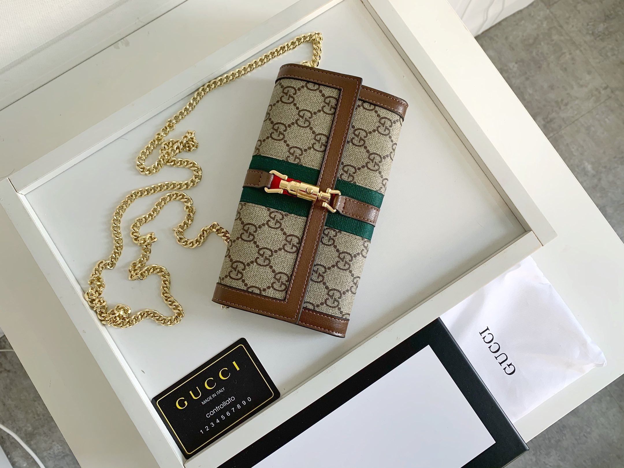 G-G Jackie1961 series chain bag adopts GG Supreme advanced artificial canvas.