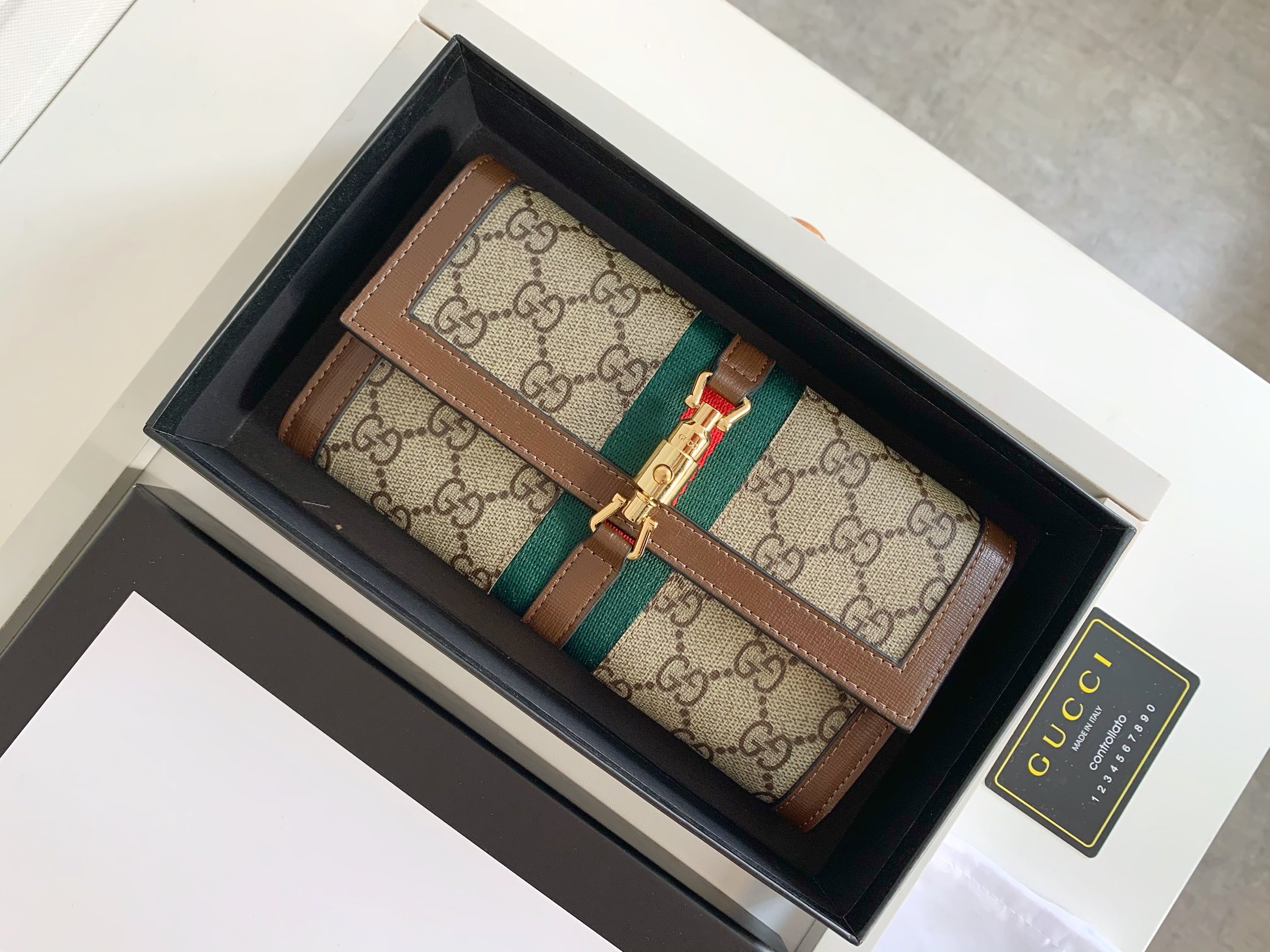 G-G Jackie1961 series chain bag adopts GG Supreme advanced artificial canvas.