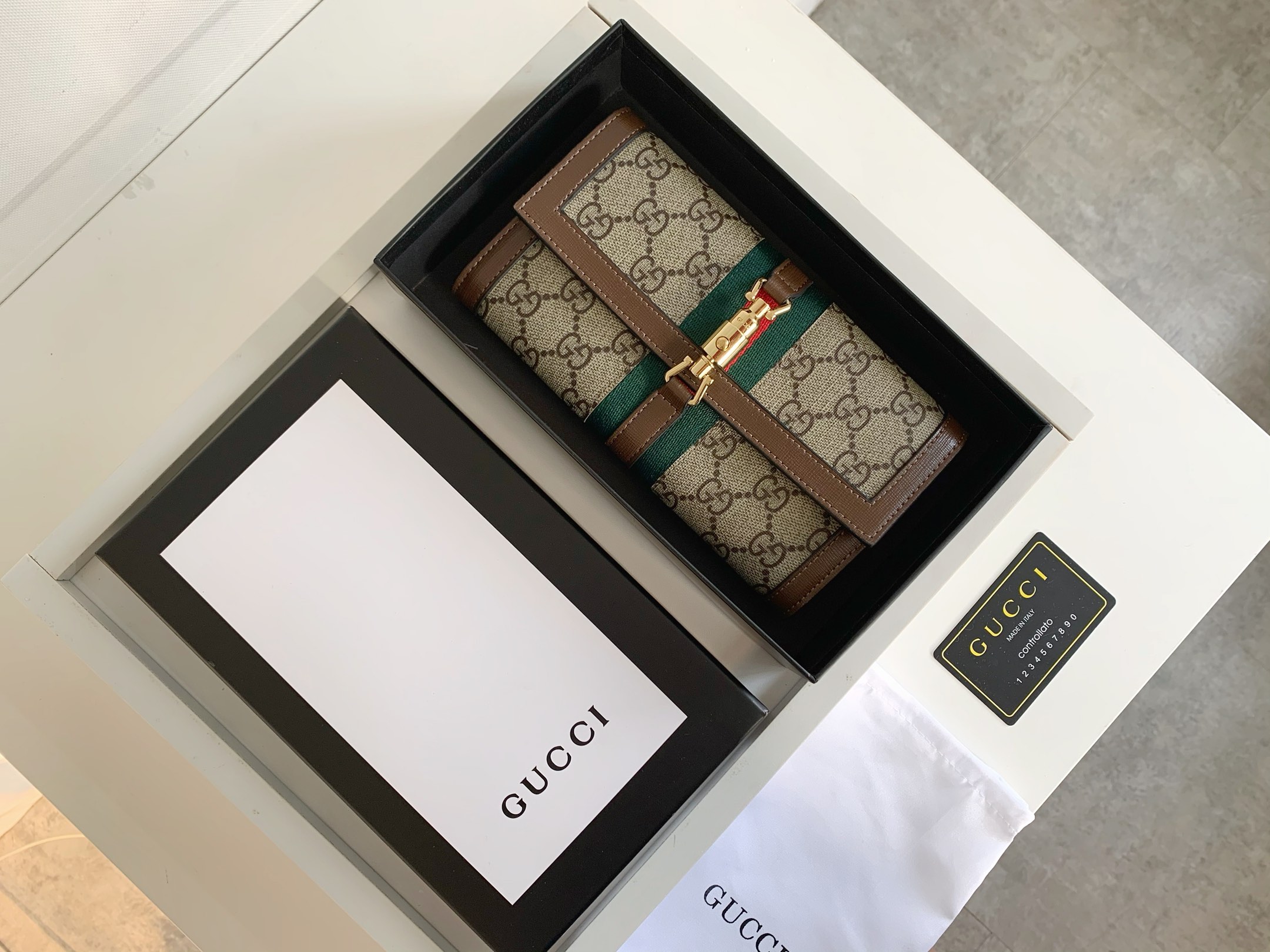 G-G Jackie1961 series chain bag adopts GG Supreme advanced artificial canvas.