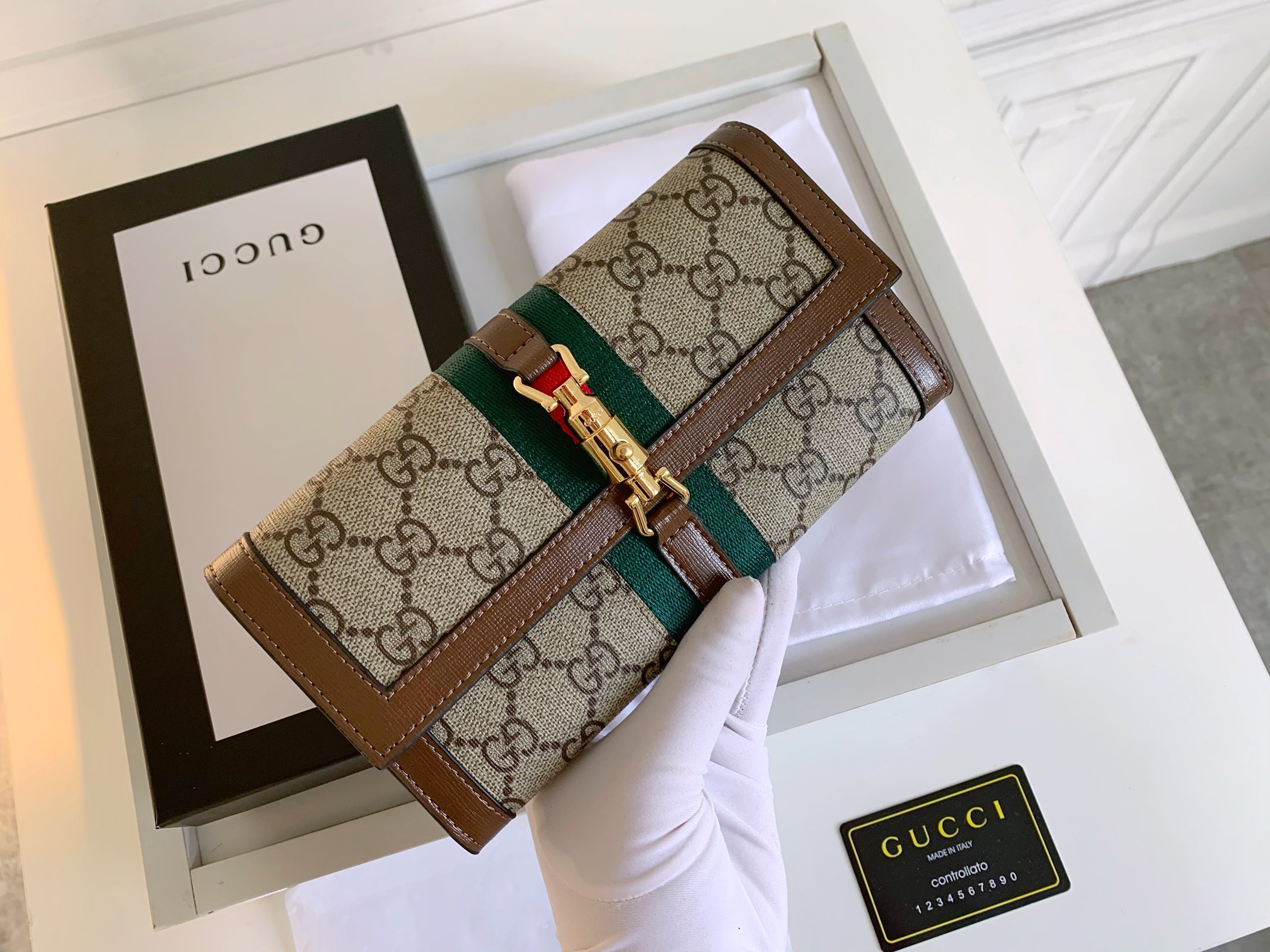 G-G Jackie1961 series chain bag adopts GG Supreme advanced artificial canvas.