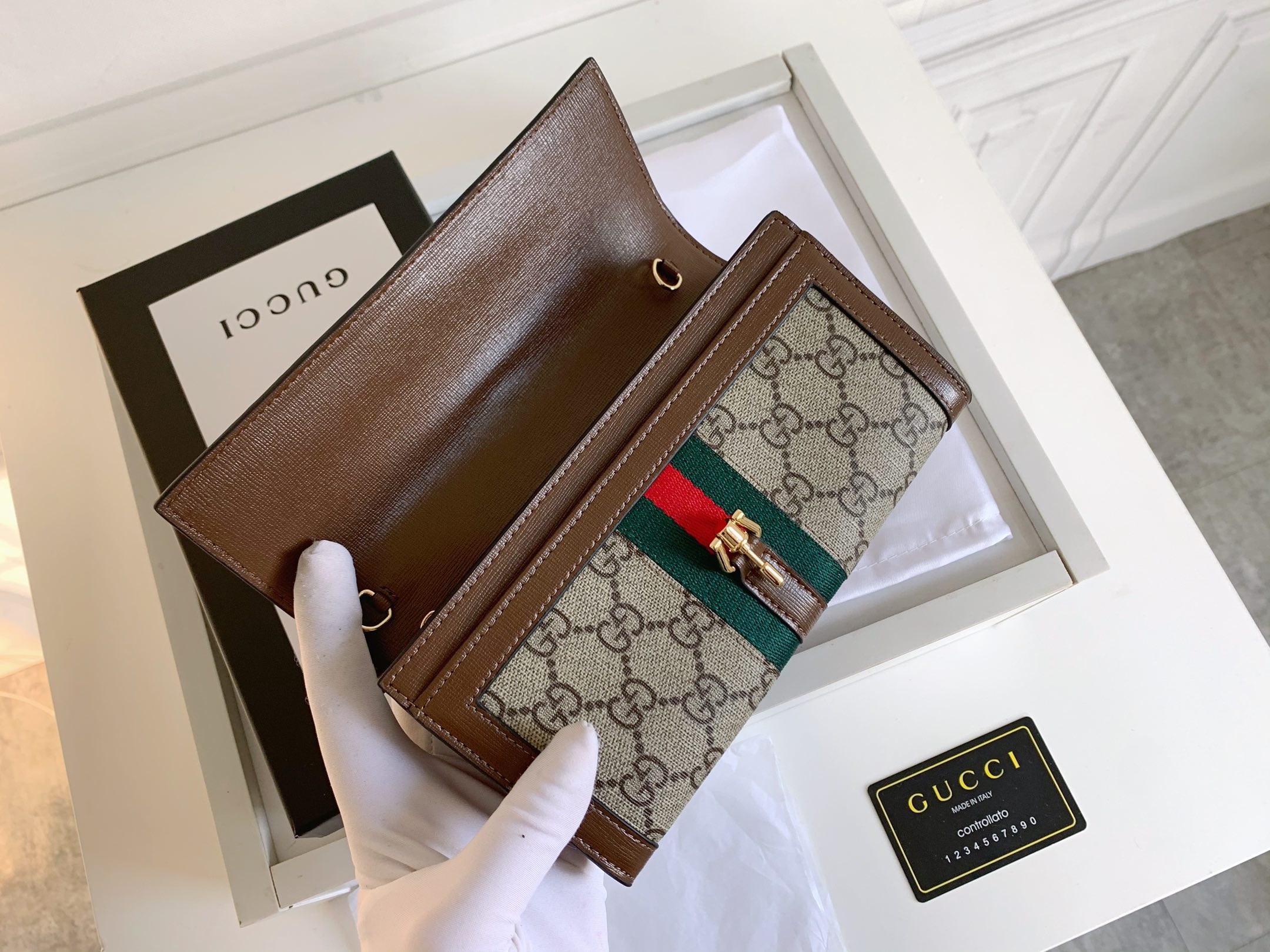 G-G Jackie1961 series chain bag adopts GG Supreme advanced artificial canvas.