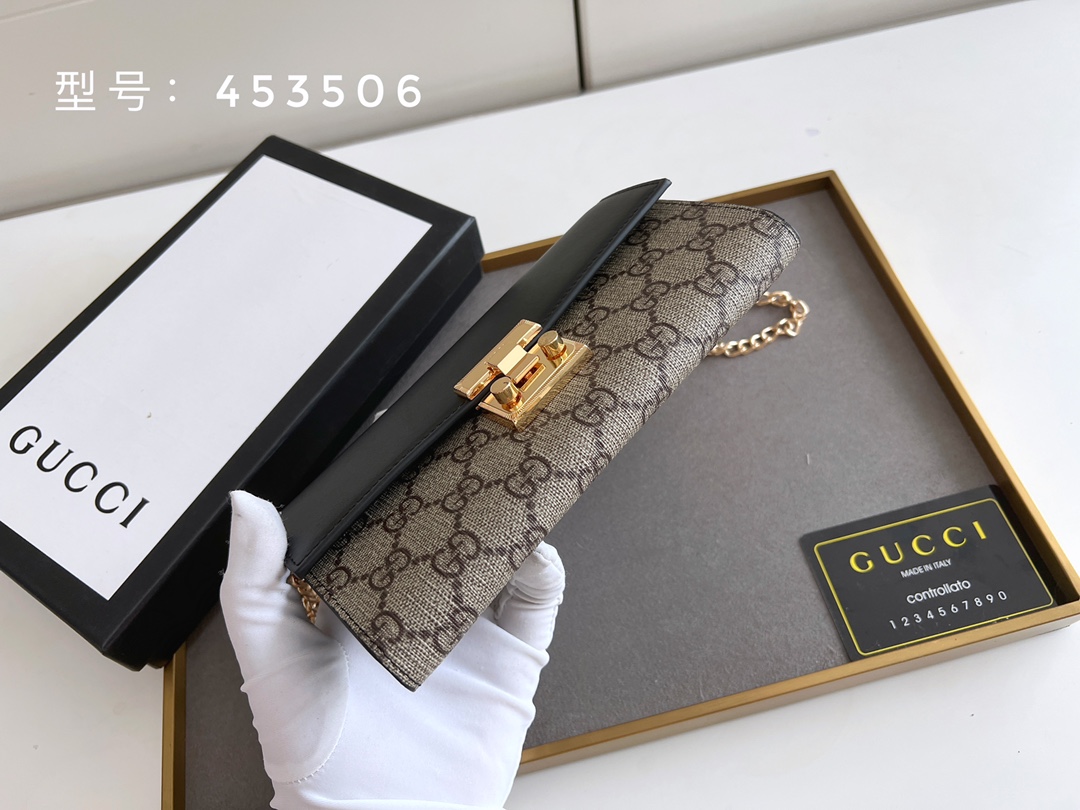 G-G Jackie1961 series chain bag adopts GG Supreme advanced artificial canvas.