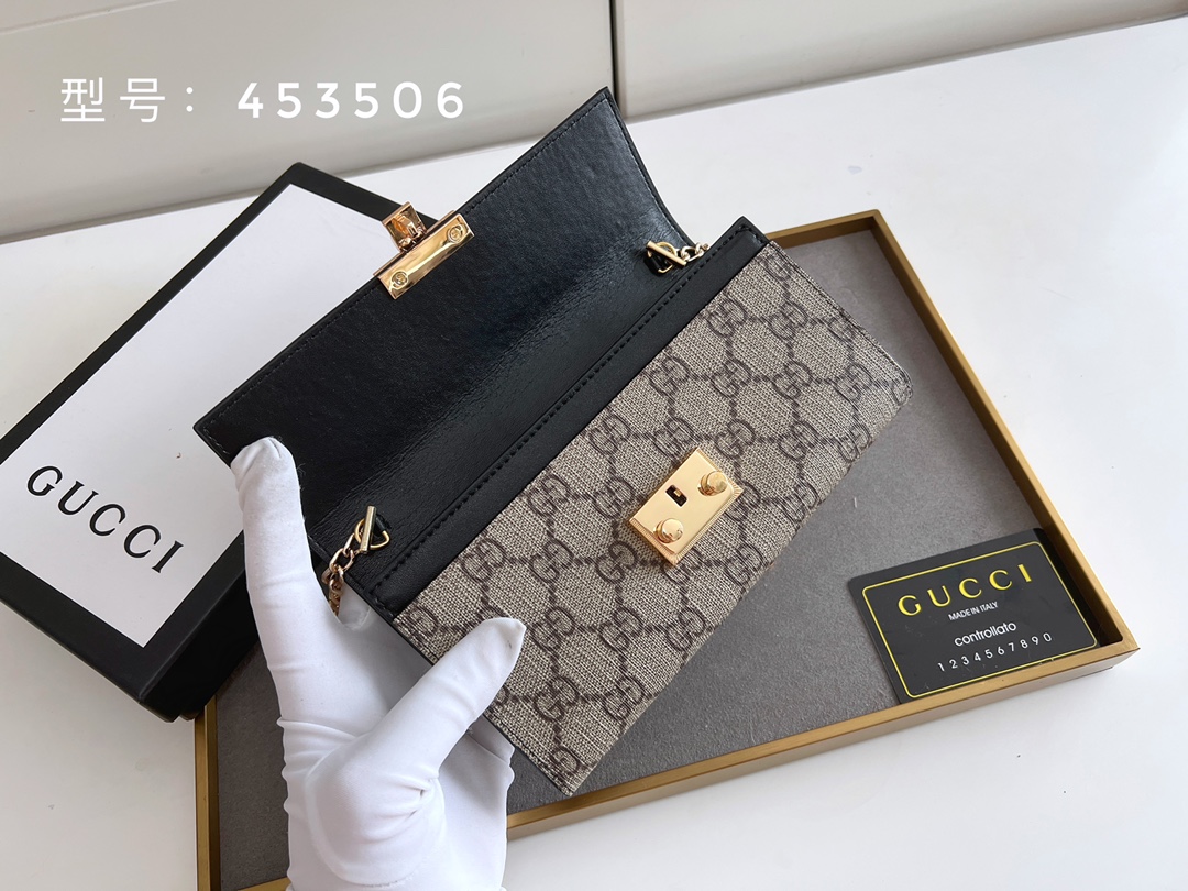 G-G Jackie1961 series chain bag adopts GG Supreme advanced artificial canvas.