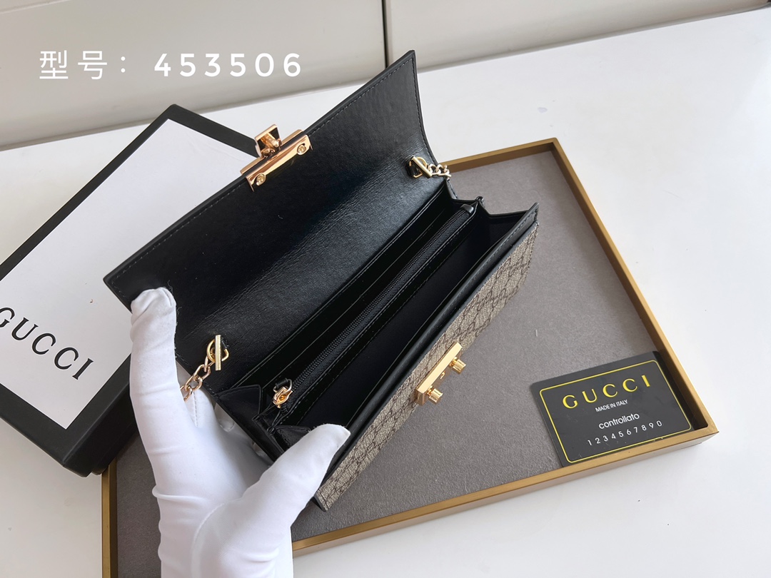 G-G Jackie1961 series chain bag adopts GG Supreme advanced artificial canvas.