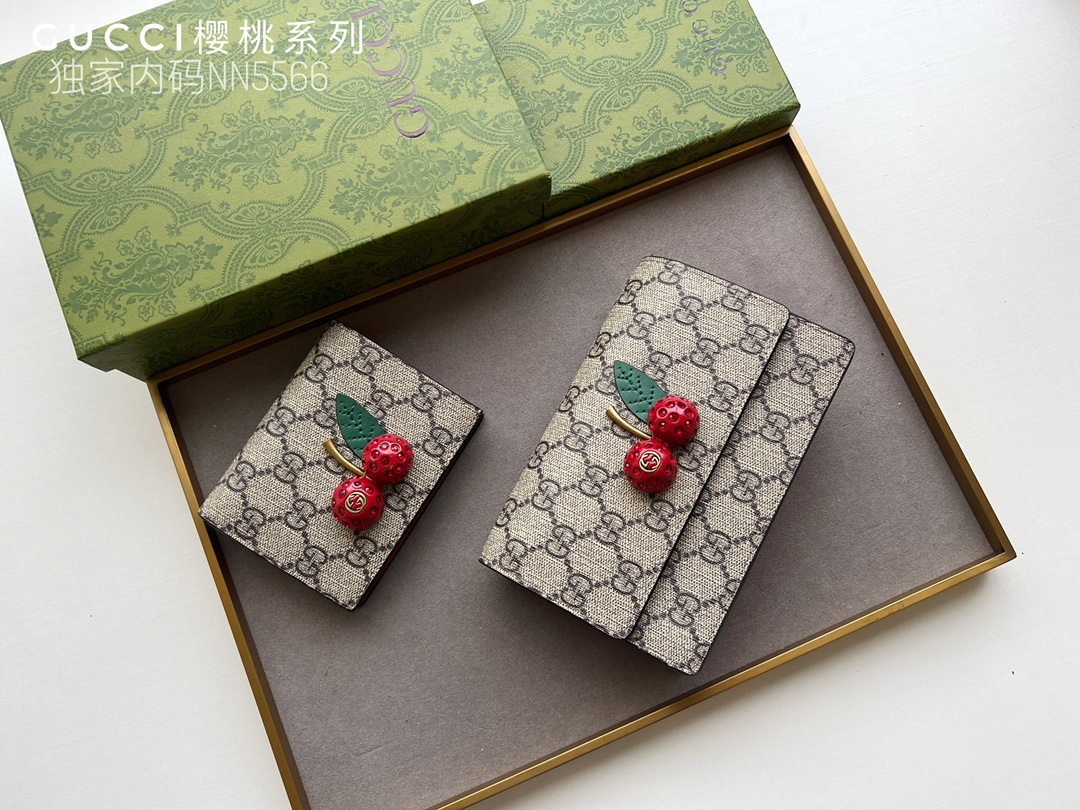 G-G Jackie1961 series chain bag adopts GG Supreme advanced artificial canvas.