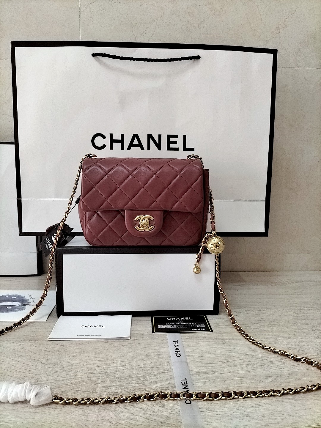 C-L Metal ball adjustable shoulder strap is very flexible.