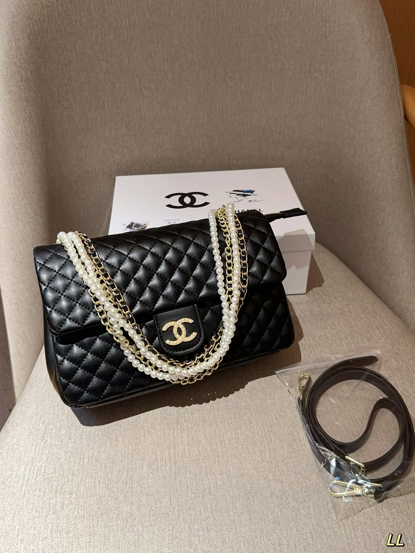 C-L Medieval Westminster cf pearl bag