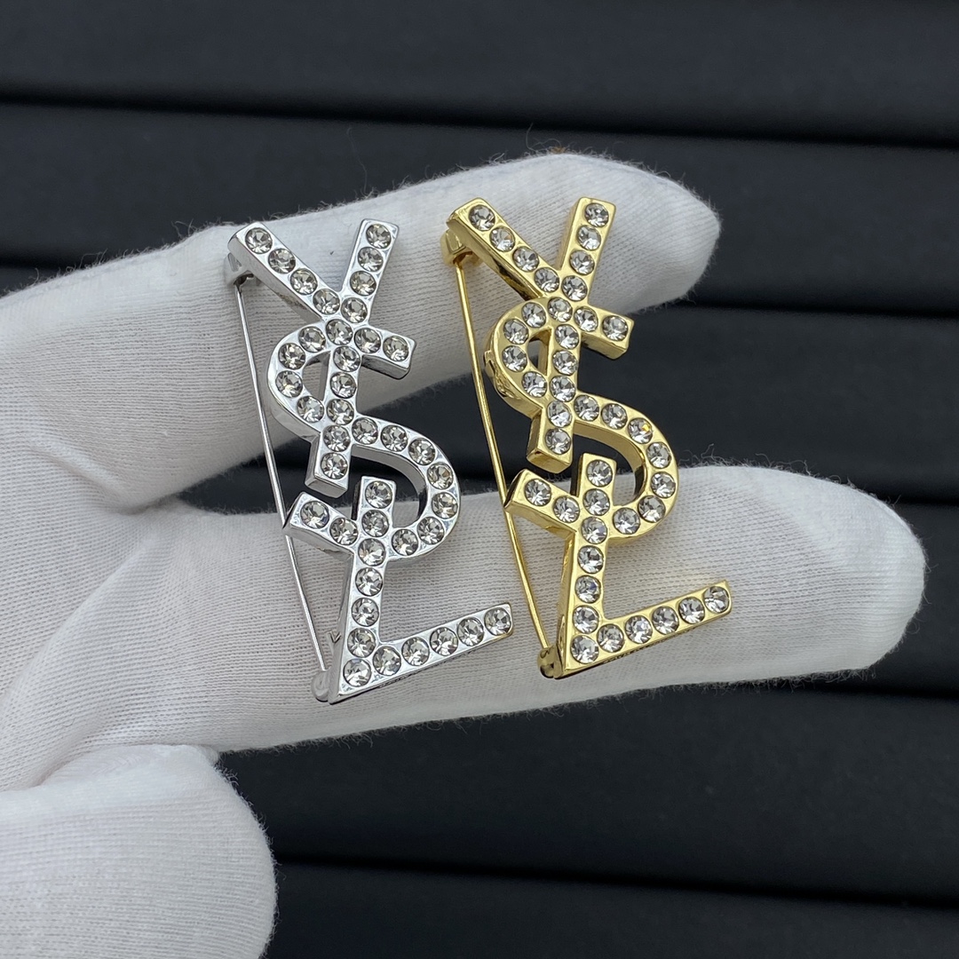 YS-L The new brooch arrives