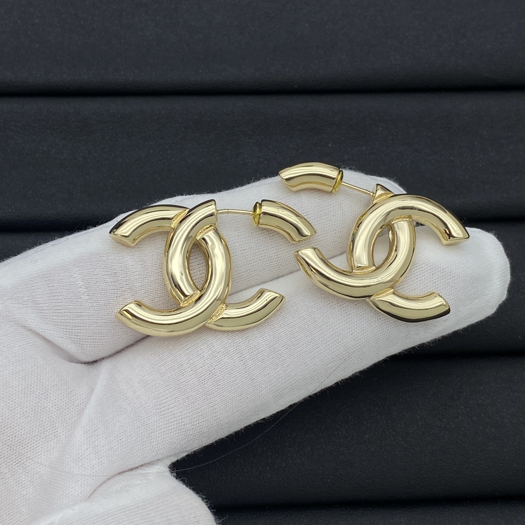 C-L  earrings