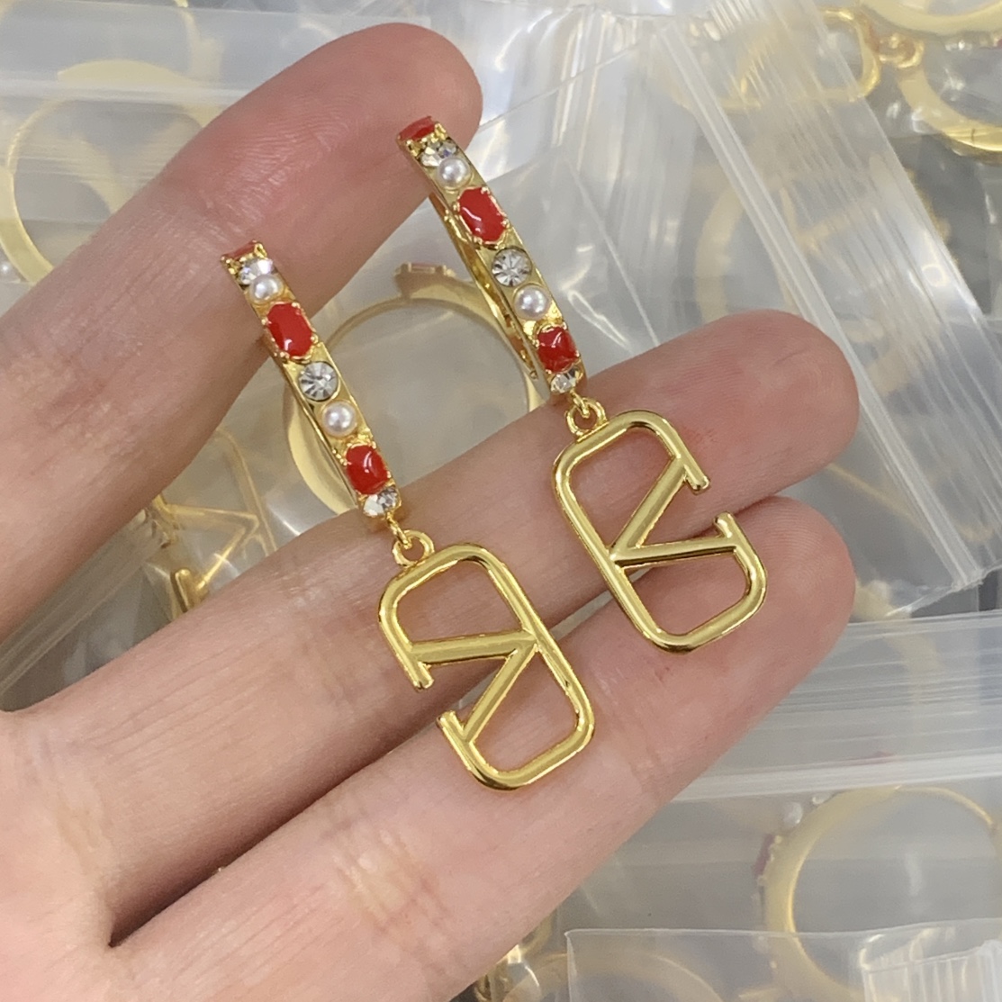 V-NO New earrings