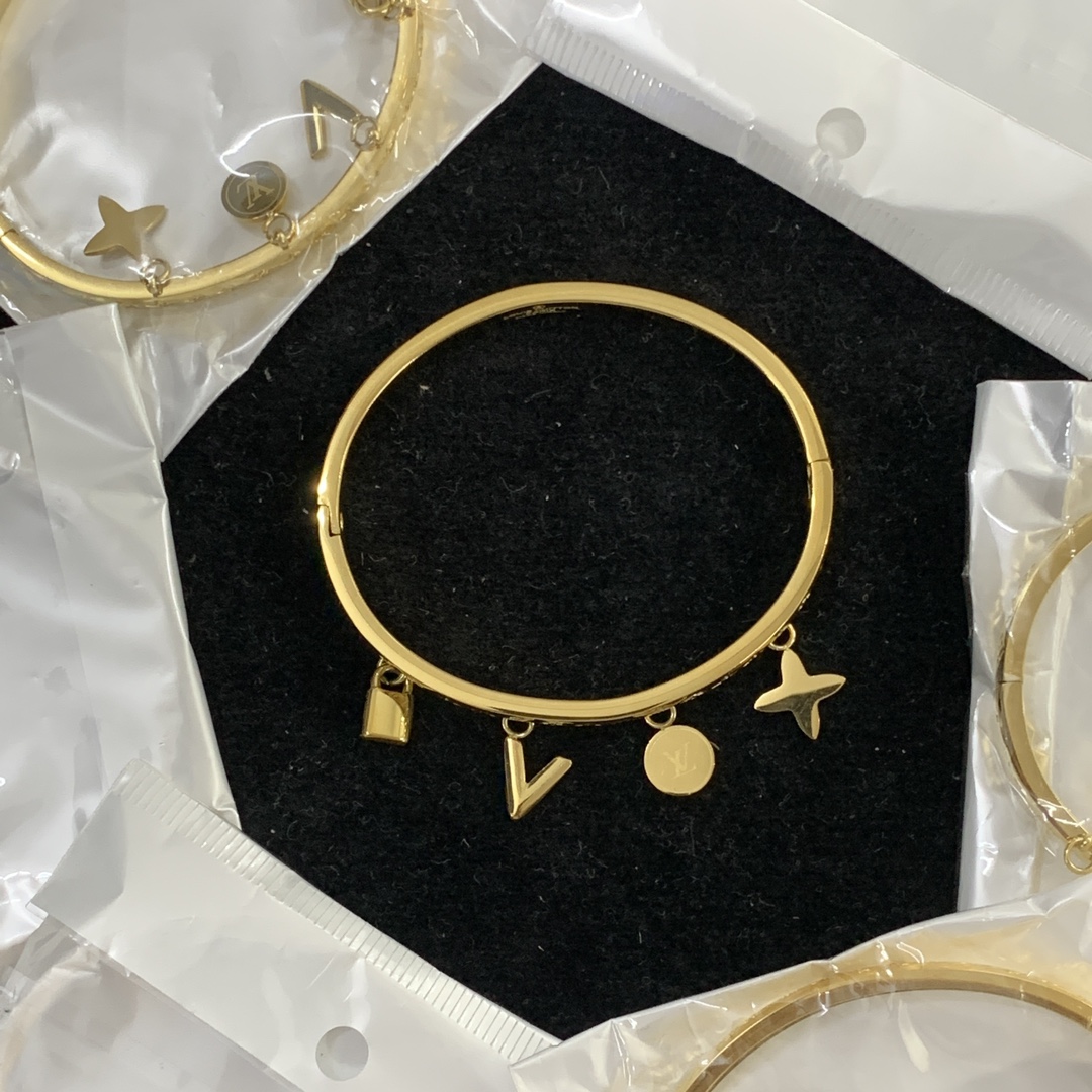 L-V New bracelet