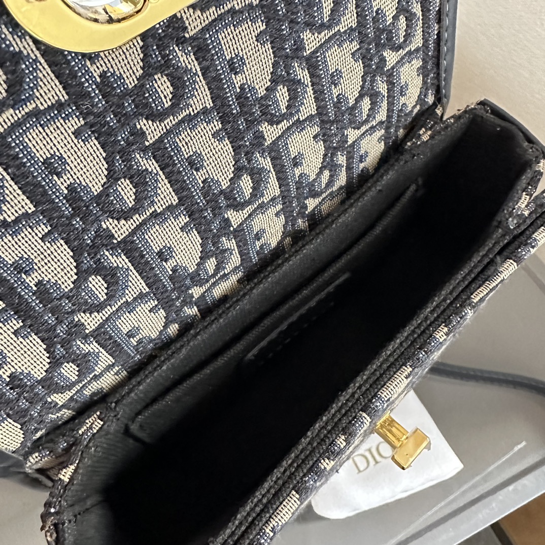 D-R New Montaigne small chain bag