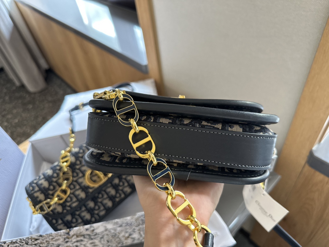 D-R New Montaigne small chain bag