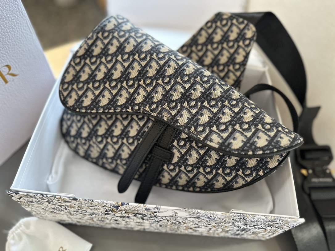 D-R Imported original canvas with poly urethane fabric.